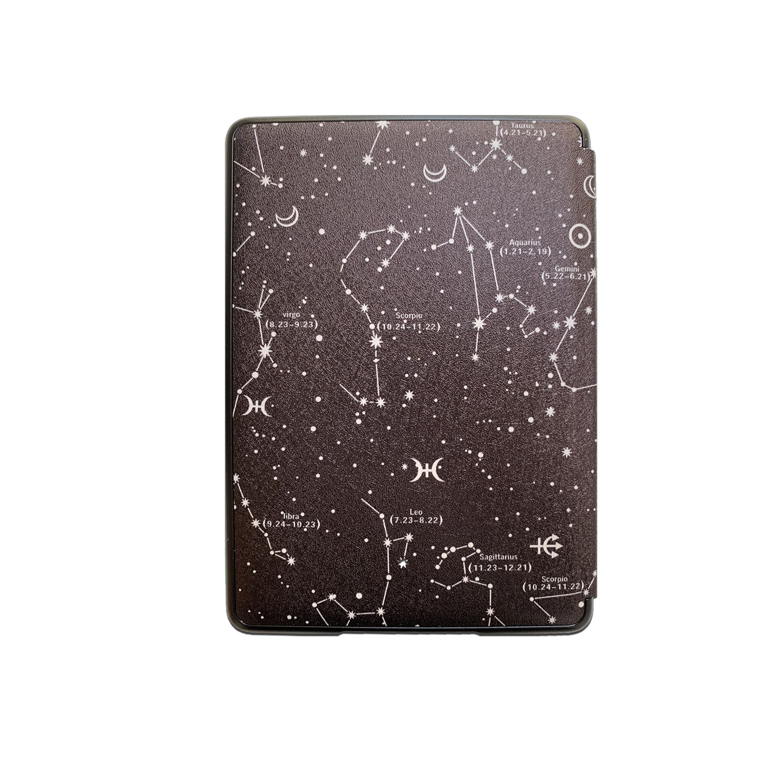 Eine schwarze E-Reader-Hülle mit Sternbilddesign. Die Hülle ist auf weißem Untergrund geöffnet.