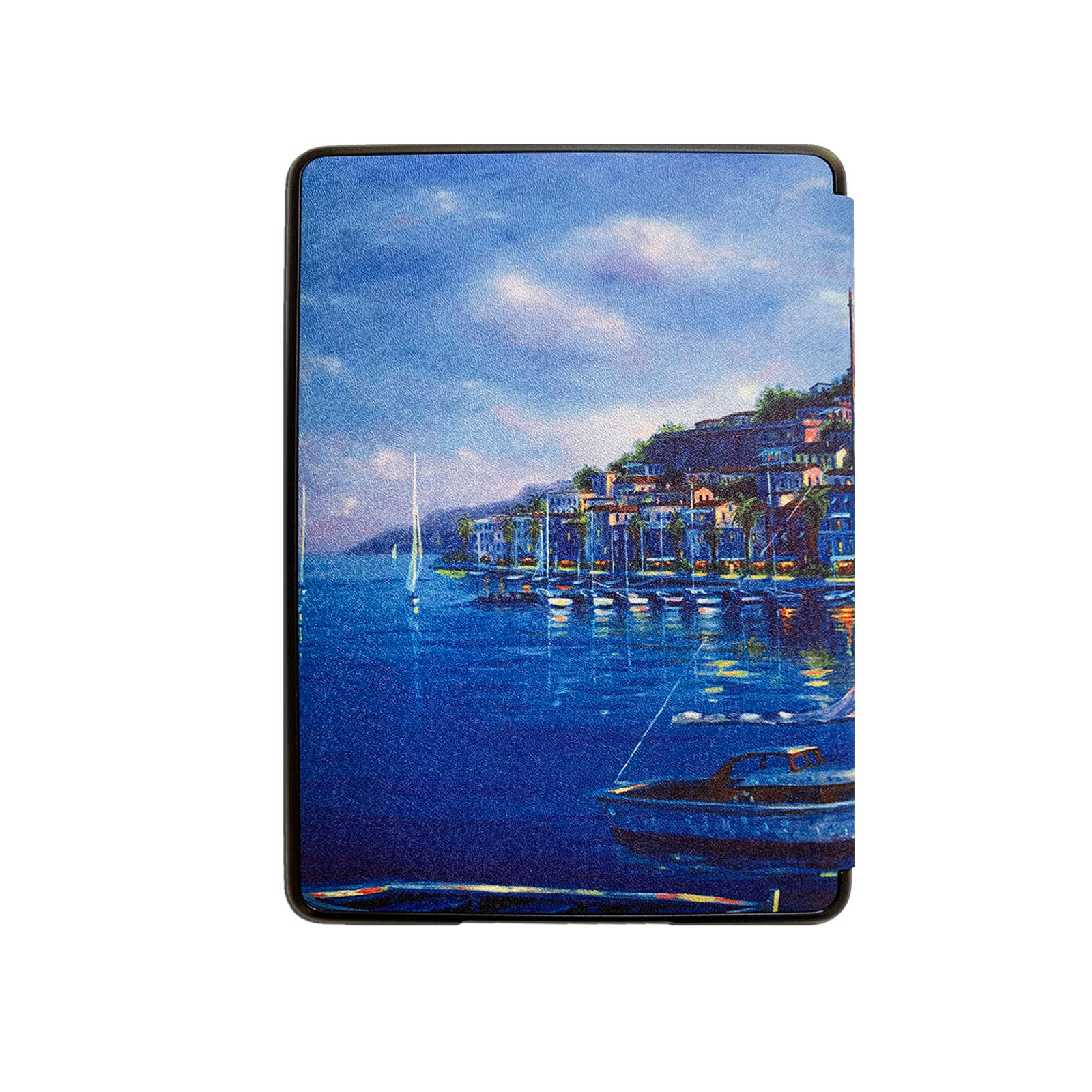 Eine Tablethülle mit einem Gemälde einer Küstenstadt mit Booten auf dem Wasser.
