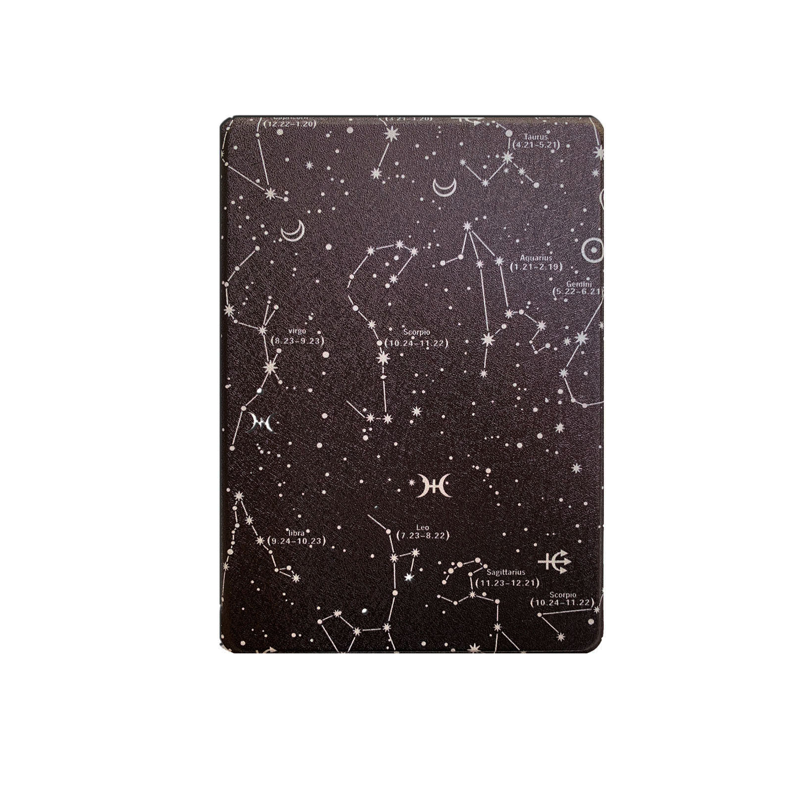 Schwarze Tablethülle mit Sternbilddesign. Weiße Sternmuster und Tierkreiszeichen sind sichtbar.