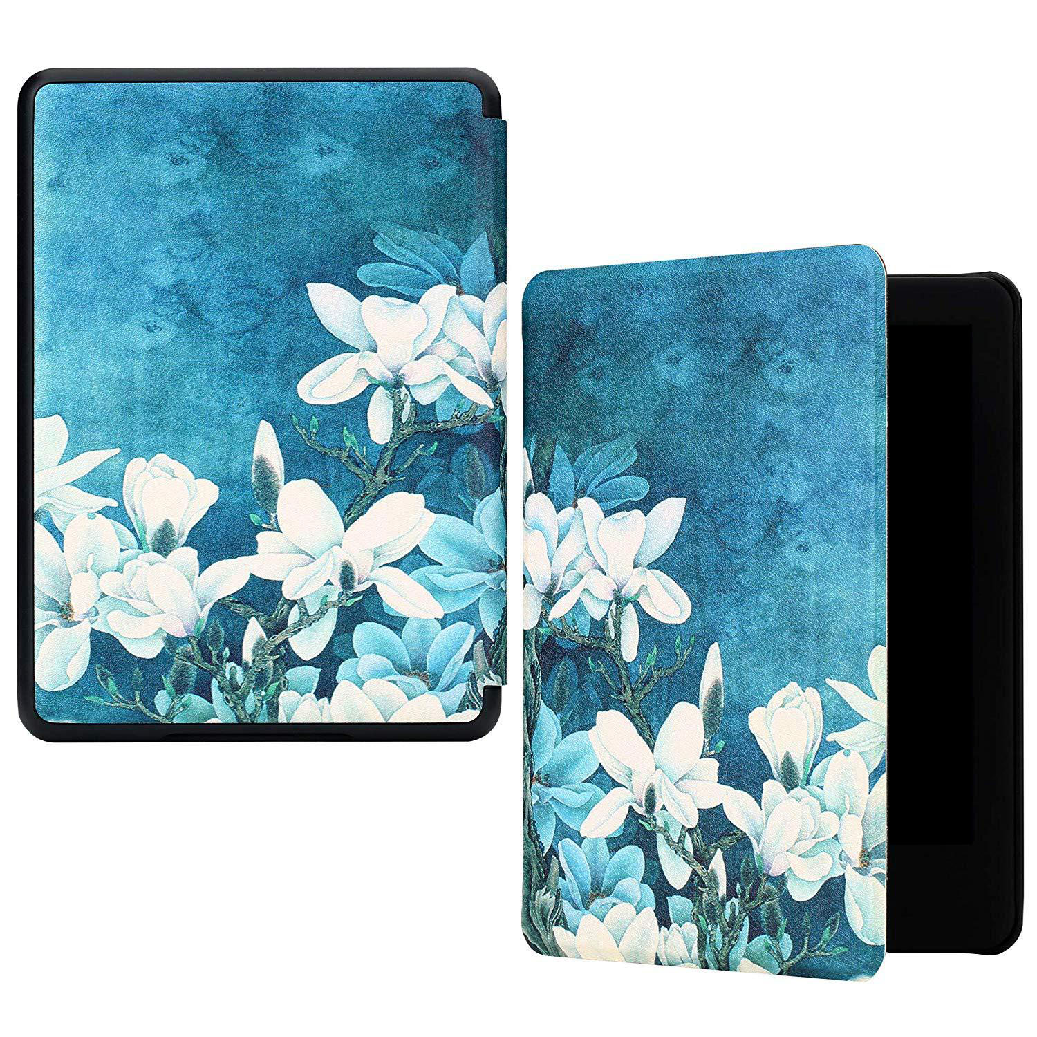 Zwei Hüllen für einen E-Reader, eine offen, mit weißem Blumenmuster auf blauem Hintergrund.
