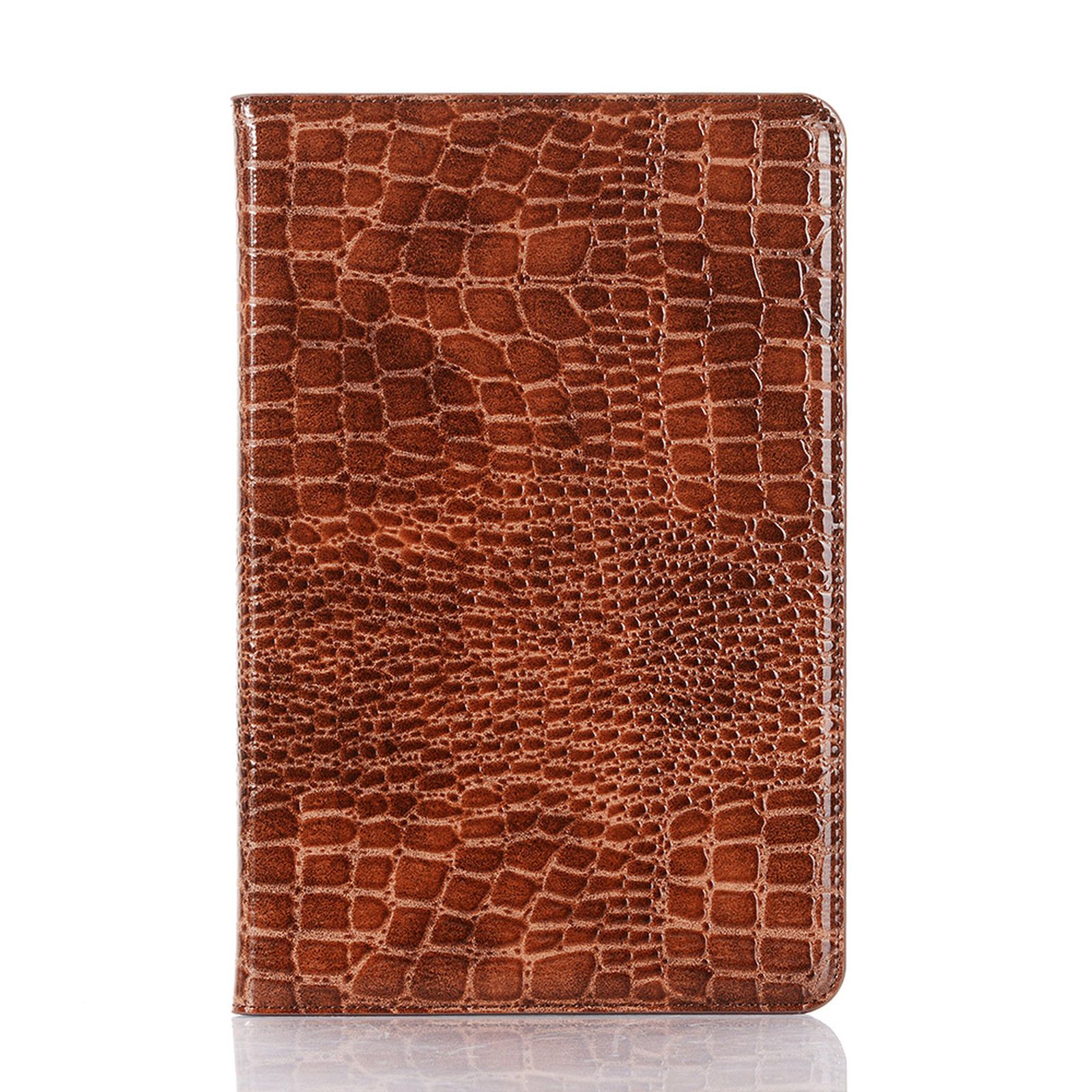 Braune Leder-Tablethülle mit reptilienartiger Textur. Die Hülle ist geschlossen und scheint neu zu sein.