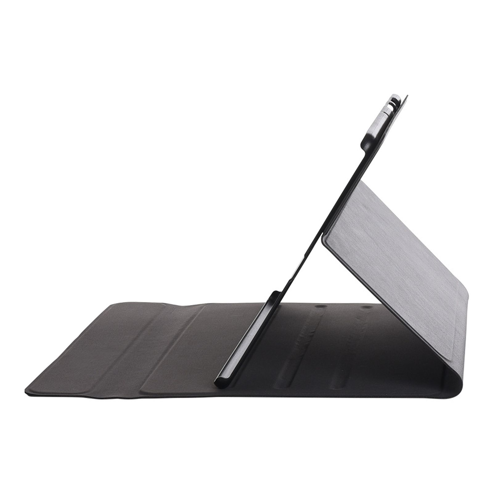 Schwarze Tablet-Hülle offen. Ein Stift wird in die geöffnete Hülle gelegt, um das Tablet zu unterstützen.