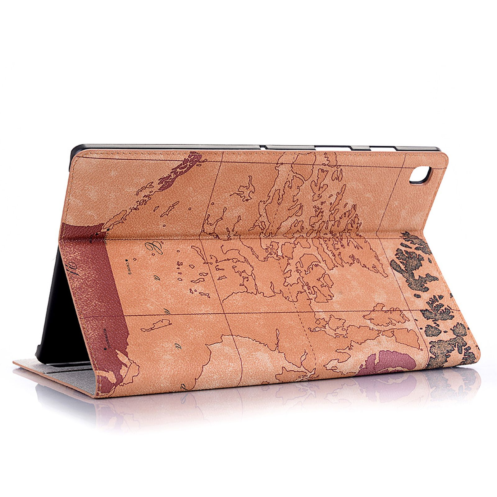 Tablet-Hülle mit Weltkarten-Design. Tablet in brauner Hülle, auf weißer Oberfläche.