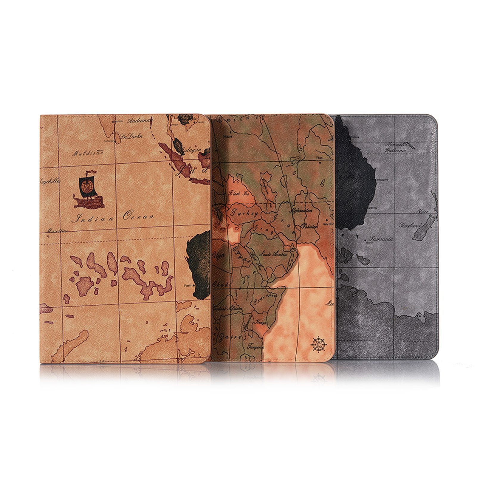 Tablethüllen mit Weltkarten-Designs, nebeneinander.