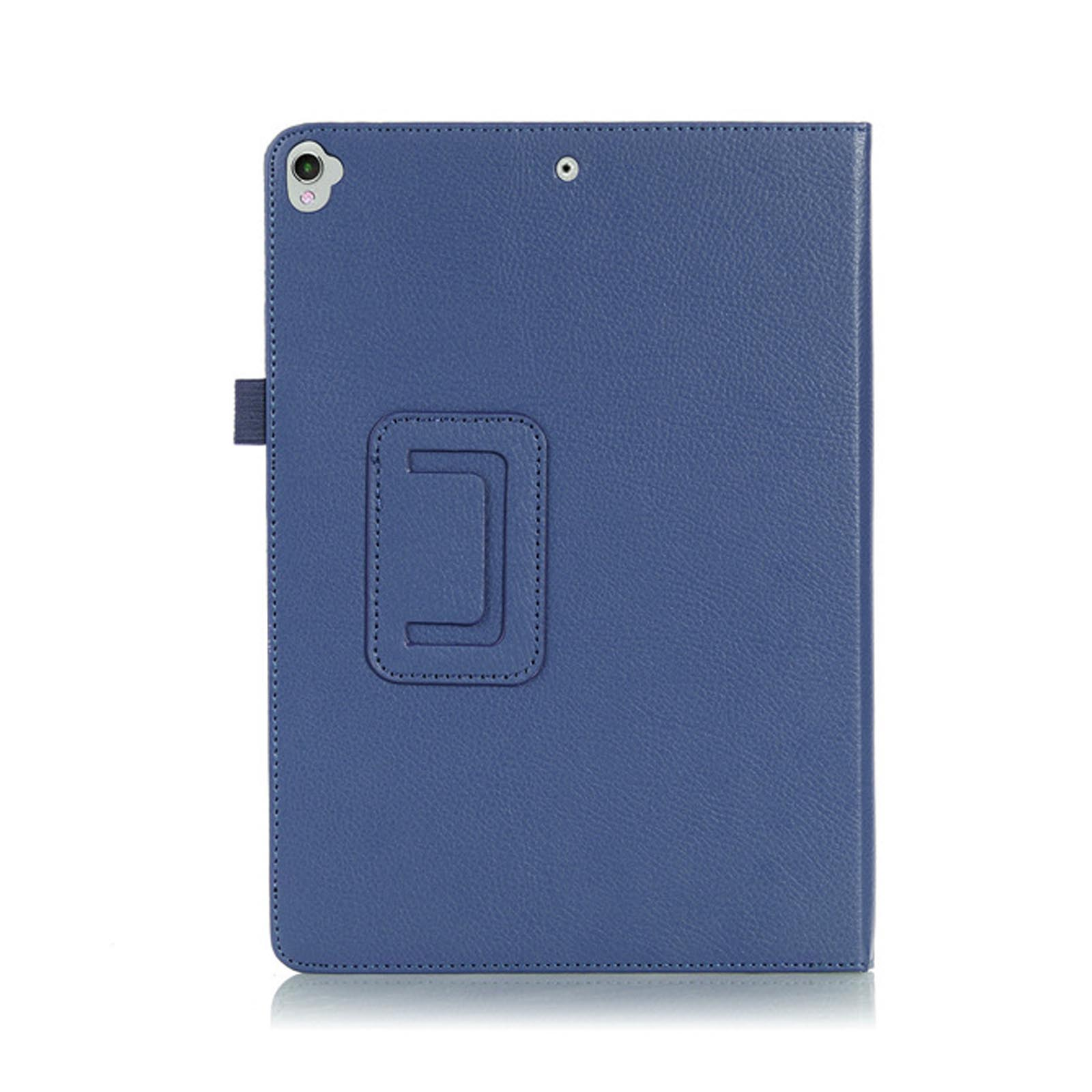 Blaue Tablethülle geöffnet, Rückseite mit Kameraöffnung und Halter.