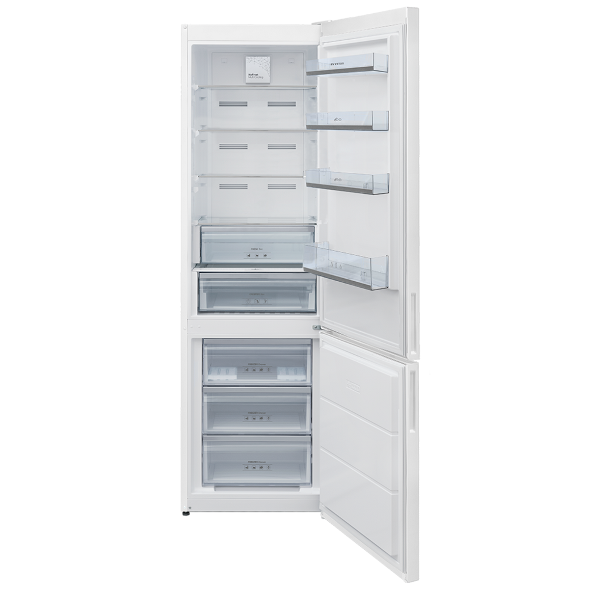 Refrigerador blanco con puerta abierta, mostrando estantes, cajones y contenido. Fondo negro.