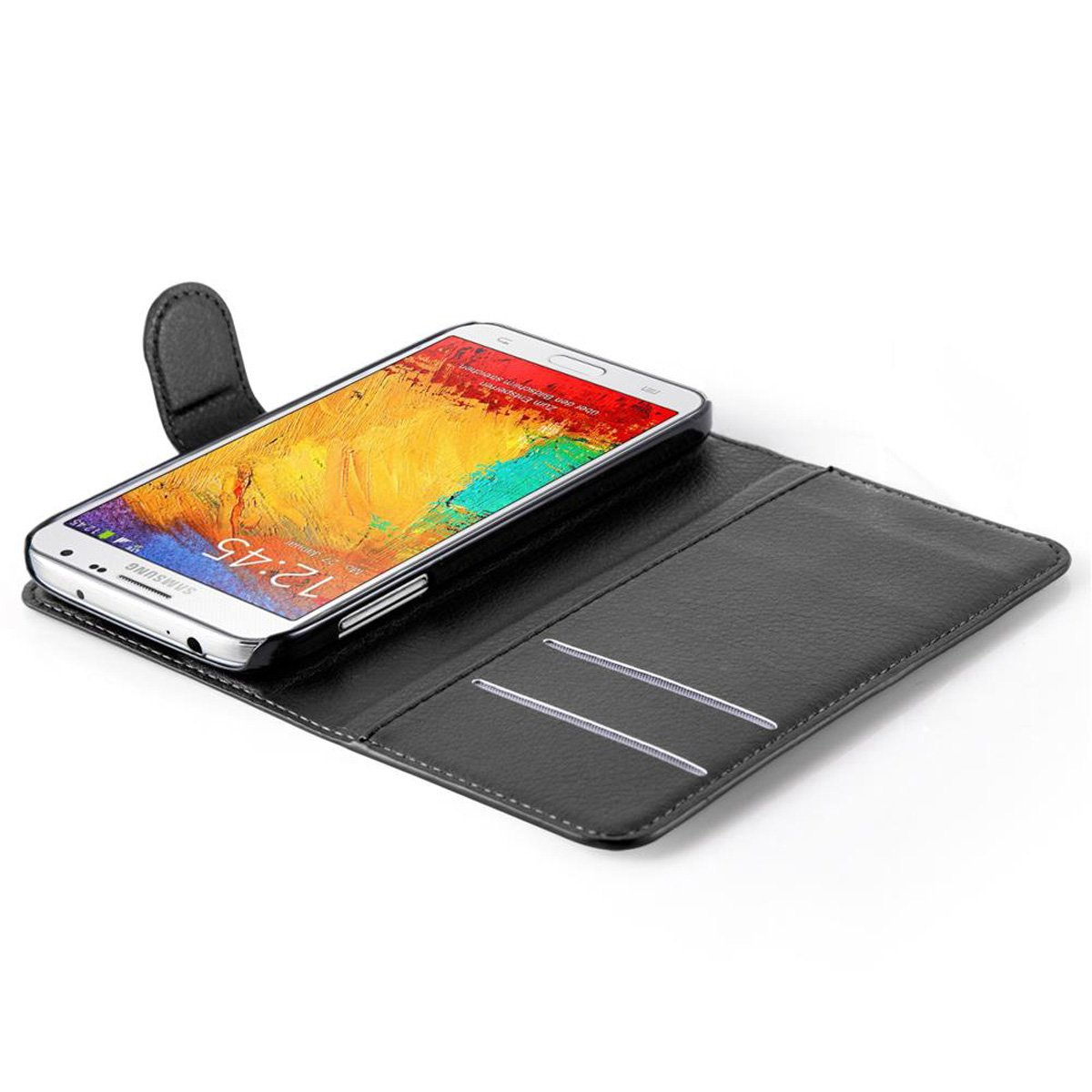 Smartphone in einer schwarzen Hülle, offen, mit sichtbarem Bildschirm, auf weißem Grund.