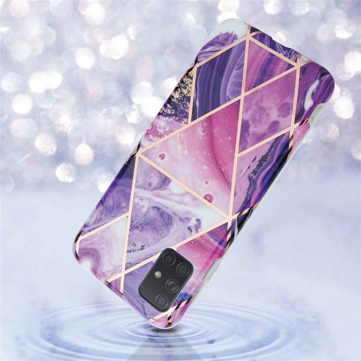 Custodia per telefono con un design marmorizzato in rosa e viola, con dettagli dorati.