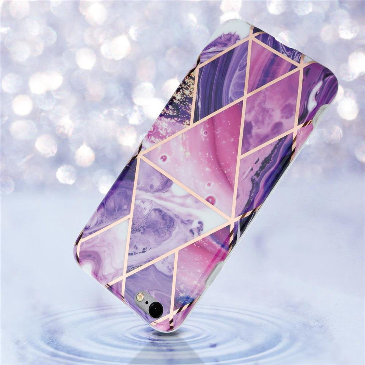 Handyhülle mit Marmordesign in rosa, lila und goldenen geometrischen Mustern.