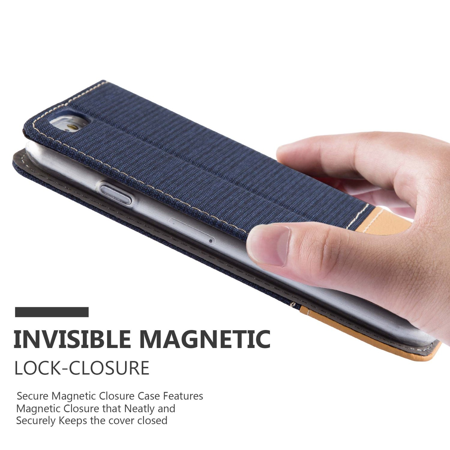 Eine Hand hält ein Telefon mit einer blauen Jeans-Hülle. Die Hülle wird durch einen Magnetverschluss geschlossen.