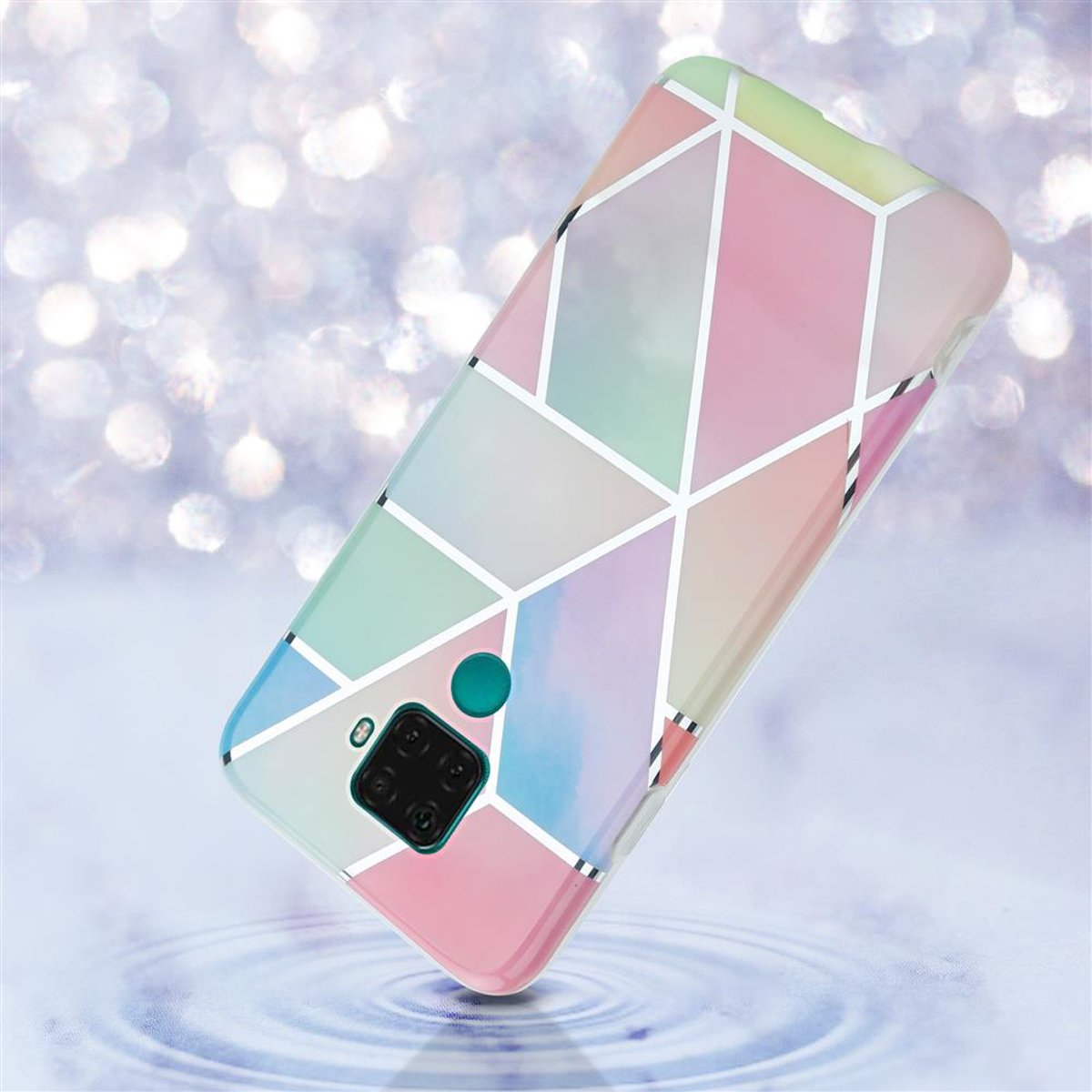 Una custodia per telefono con un design geometrico colorato e una fotocamera nera.