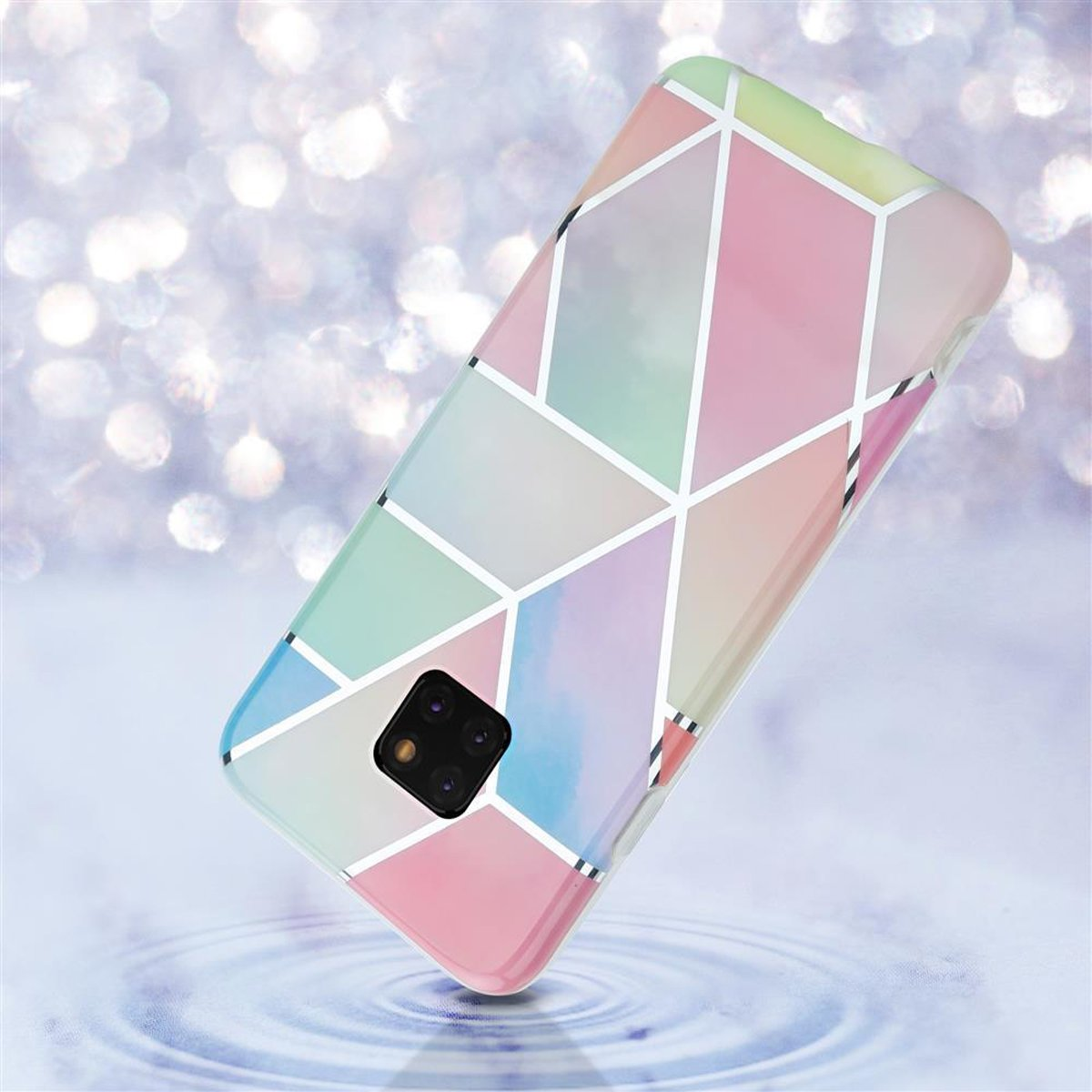 Custodia per telefono con motivo geometrico. Colori rosa, verde e blu. Linee bianche separano le sezioni.