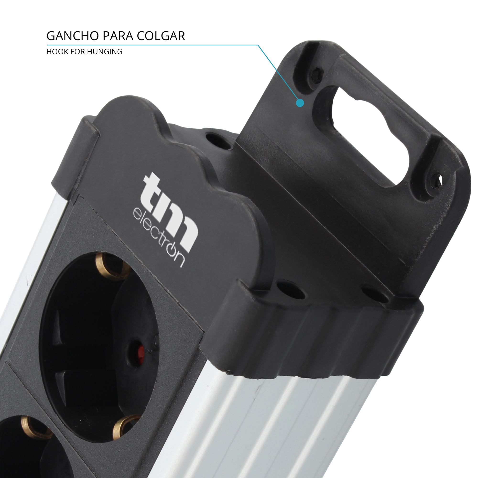 Regleta negra con gancho para colgar, mostrando enchufes y el logo 'TM electron'.