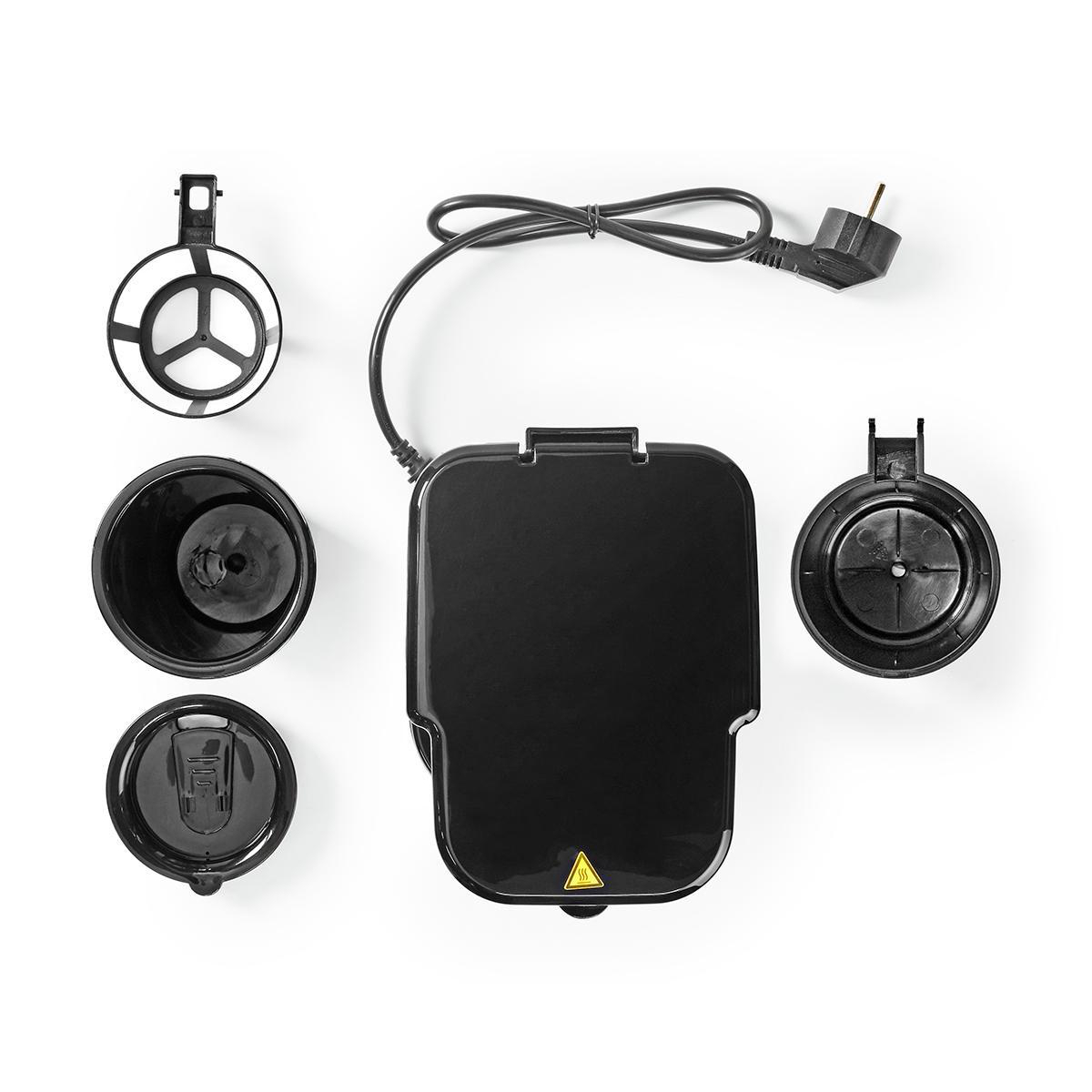 Wiele czarnych części urządzeń kuchennych ułożonych na białej powierzchni. Pokazuje ekspres do kawy w częściach.