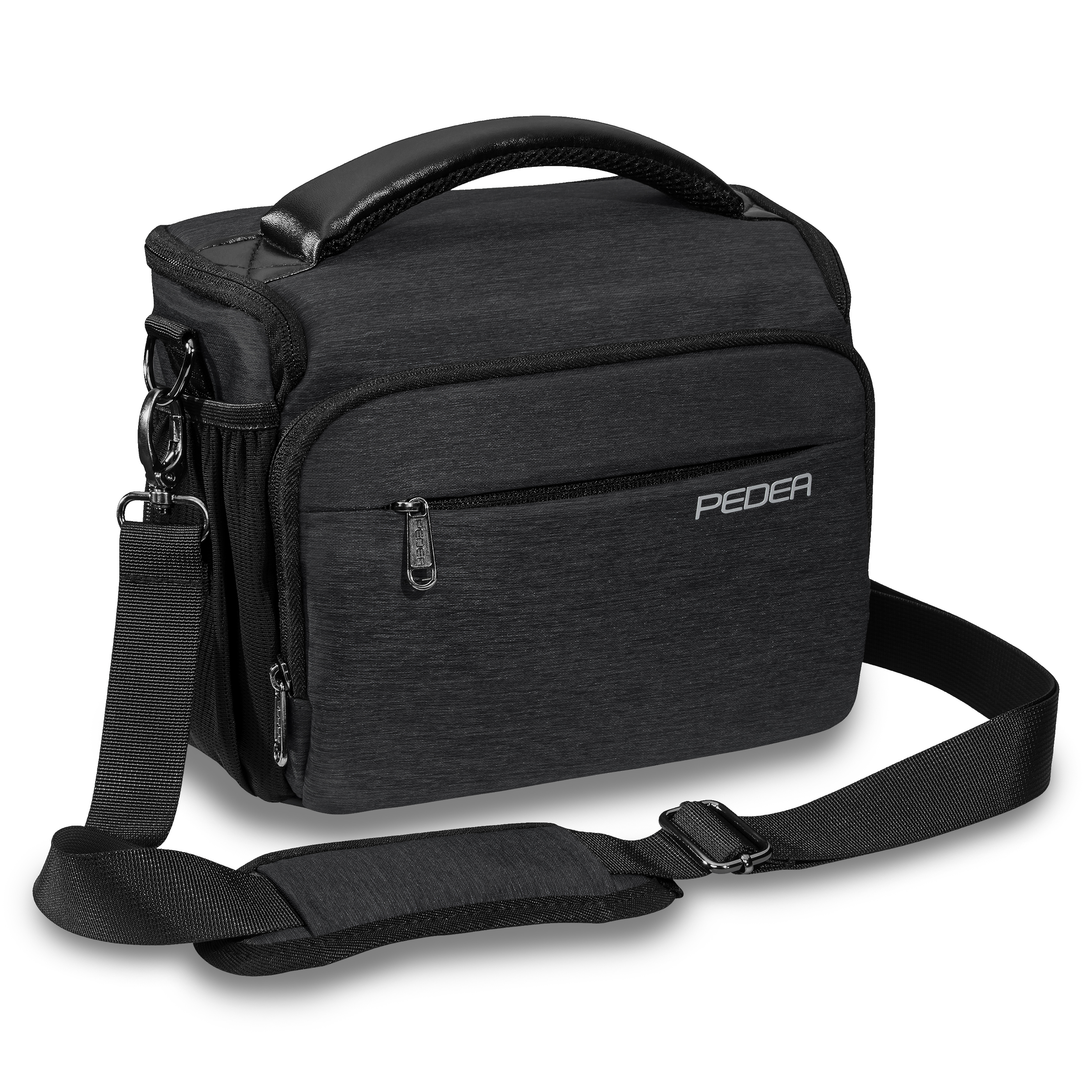 Schwarze Kameratasche mit Schulterriemen. Text 'PEDEA' auf der Tasche. Weißer Hintergrund.