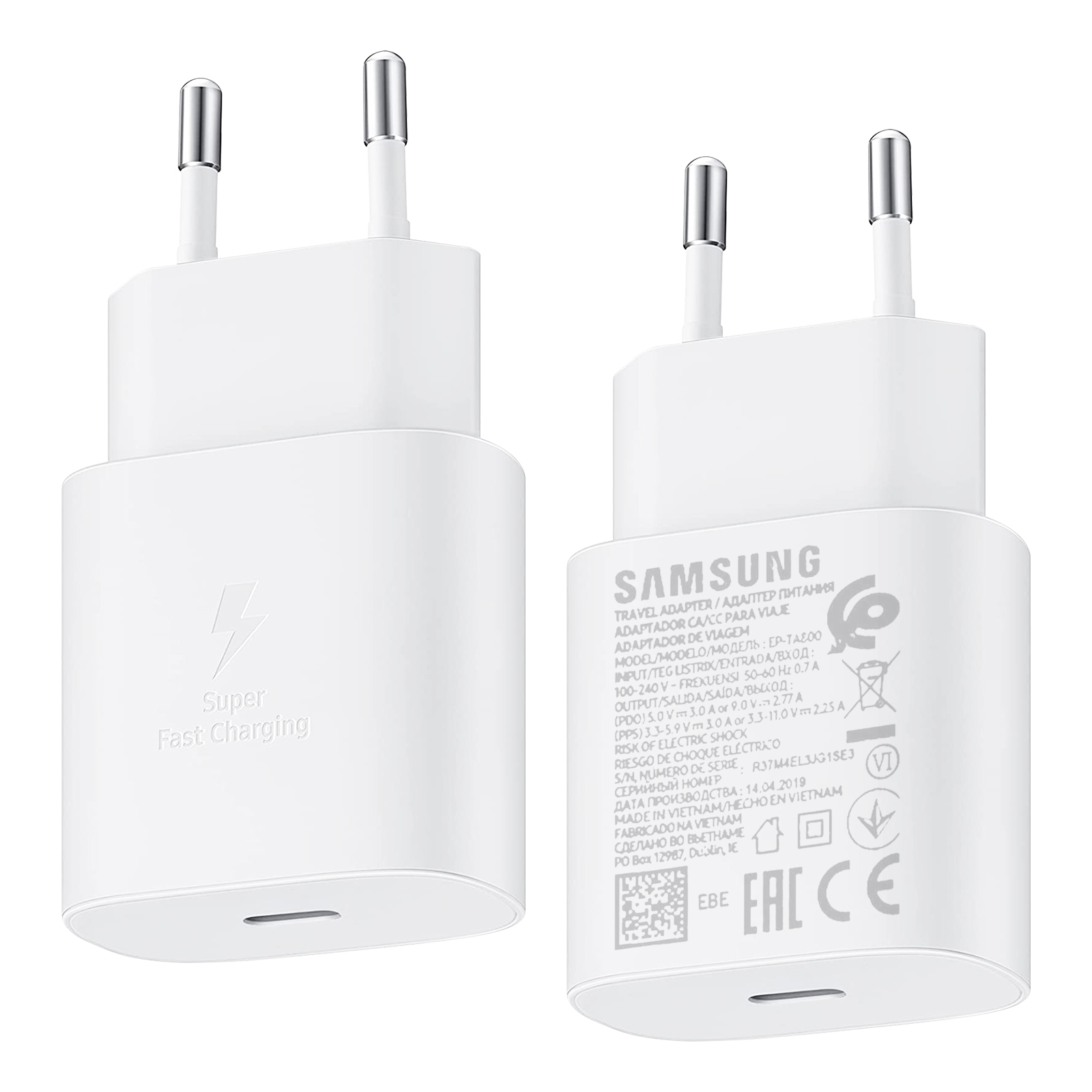 Deux chargeurs de téléphone Samsung blancs avec des broches argentées. L'un porte l'étiquette Super Fast Charging.