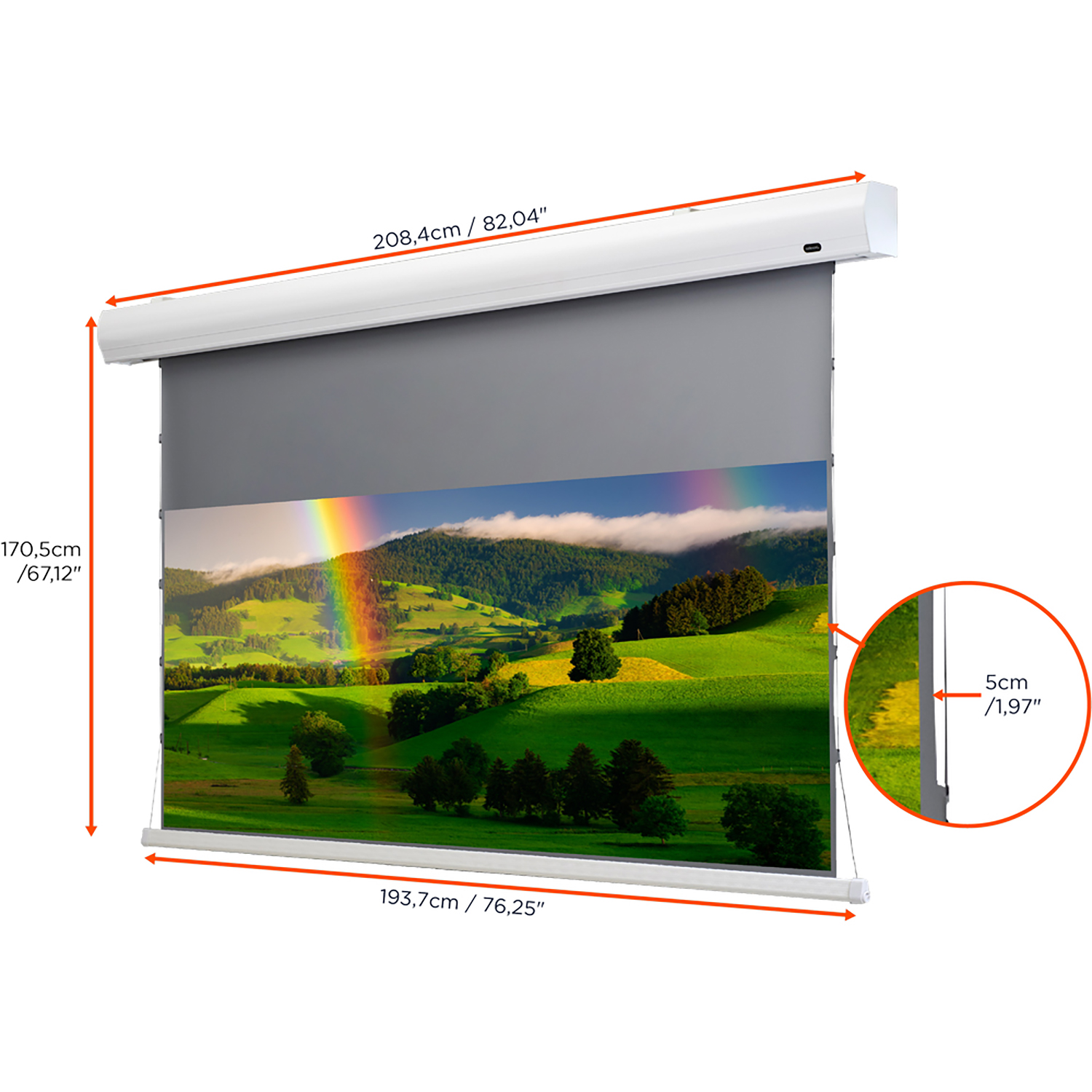 Eine Projektionsleinwand, die eine Landschaft mit einem Regenbogen zeigt. Der Bildschirm ist weiß, mit markierten Abmessungen.