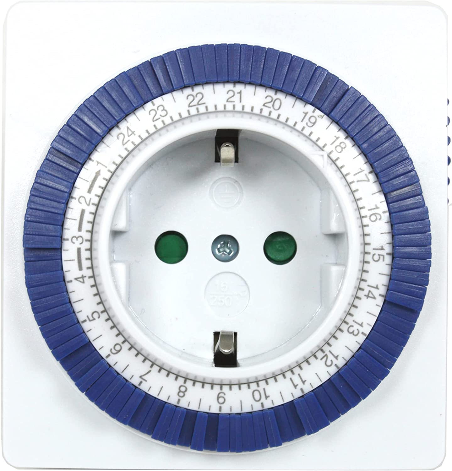 Un temporizador de enchufe blanco con un dial azul y un enchufe blanco con dos agujeros verdes.