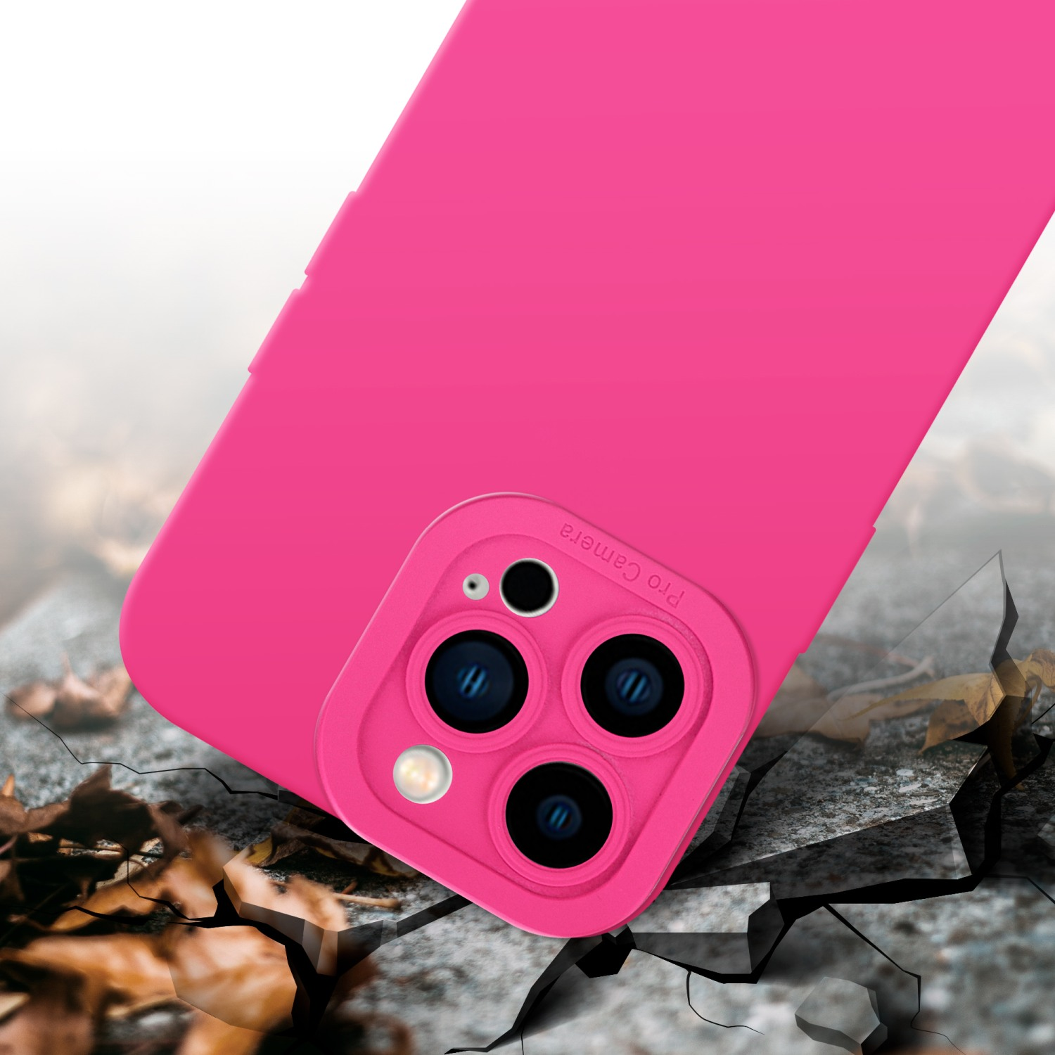Custodia rosa per telefono con fotocamera pro. La custodia è su una superficie incrinata.