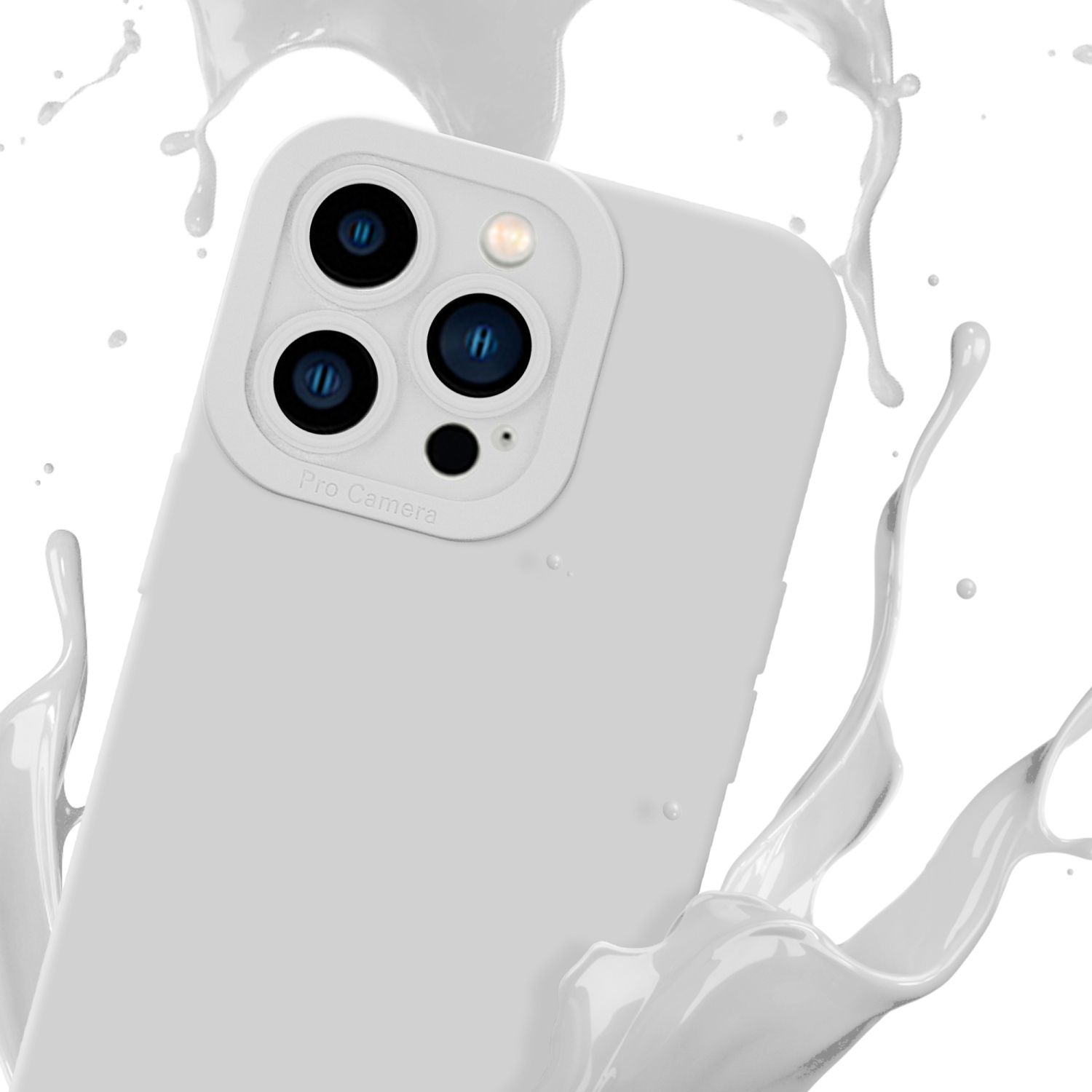 Una custodia bianca con lenti della fotocamera, spruzzata di liquido bianco, isolata su sfondo bianco.