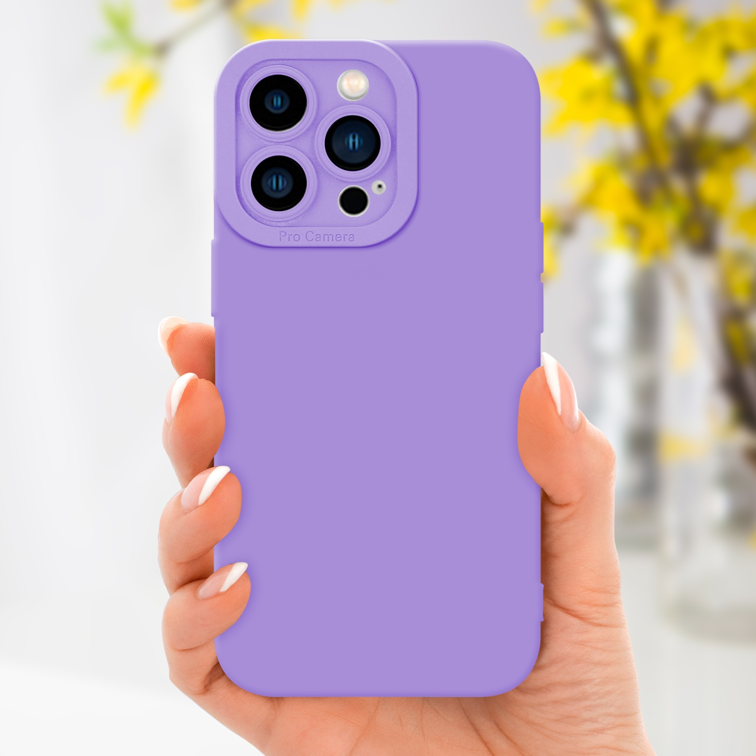 Mano che tiene una custodia viola con tre obiettivi e l'etichetta Pro Camera.