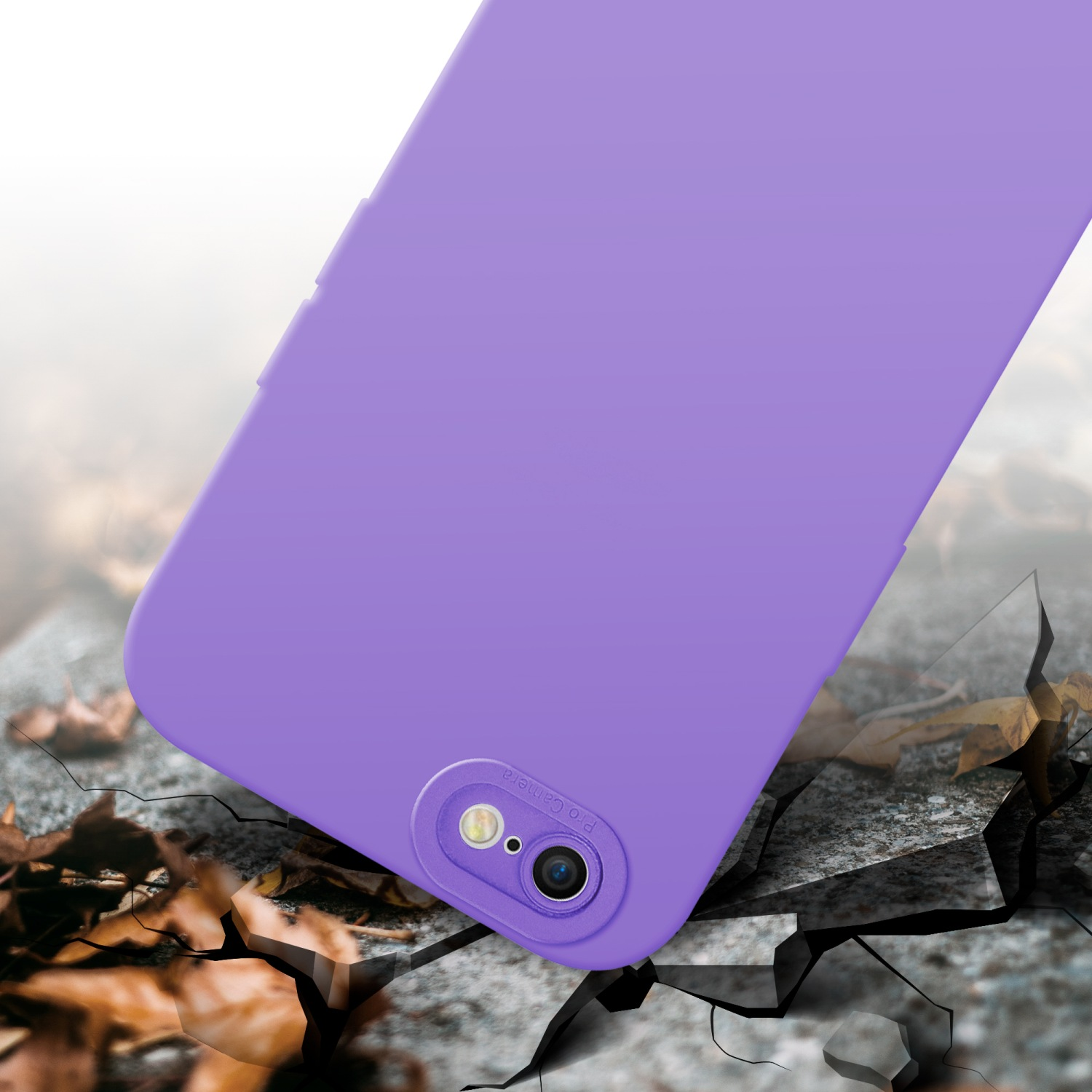 Custodia viola per telefono con fotocamera pro. La custodia cade su un terreno di pietra.