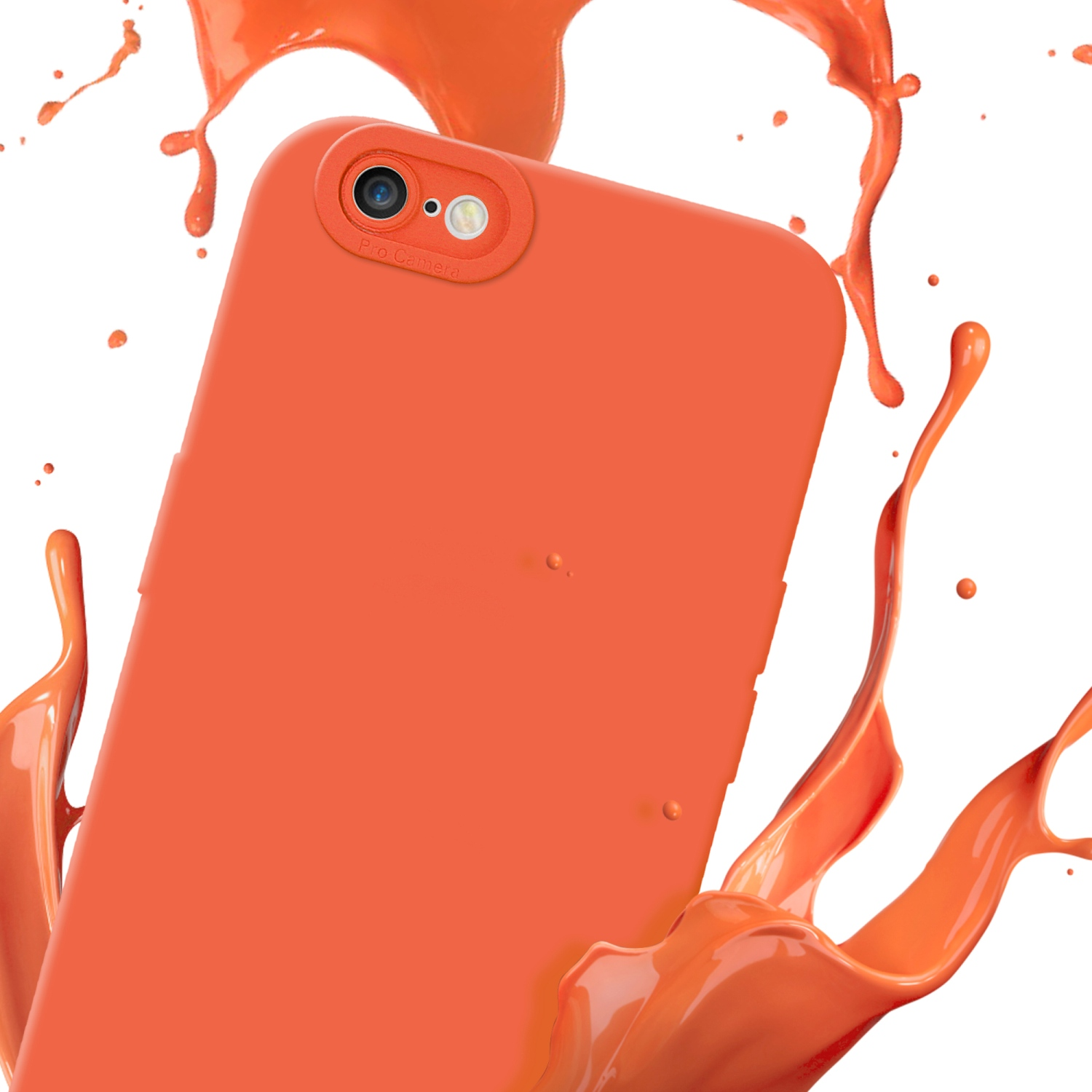 Una custodia arancione per telefono con protuberanza della fotocamera, liquido arancione che schizza su sfondo bianco.