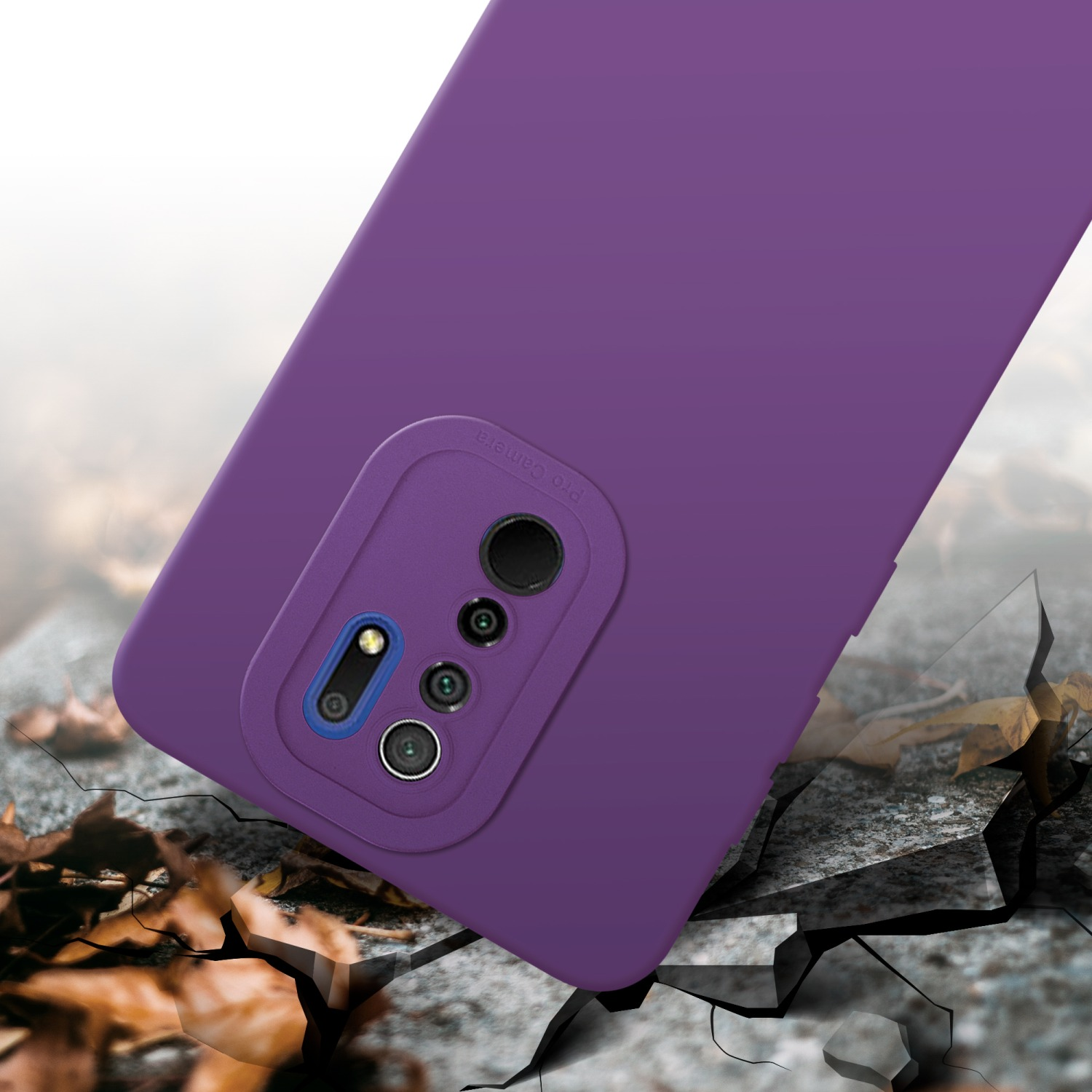 Custodia viola angolata su superficie crepata, con gruppo fotocamere visibile.