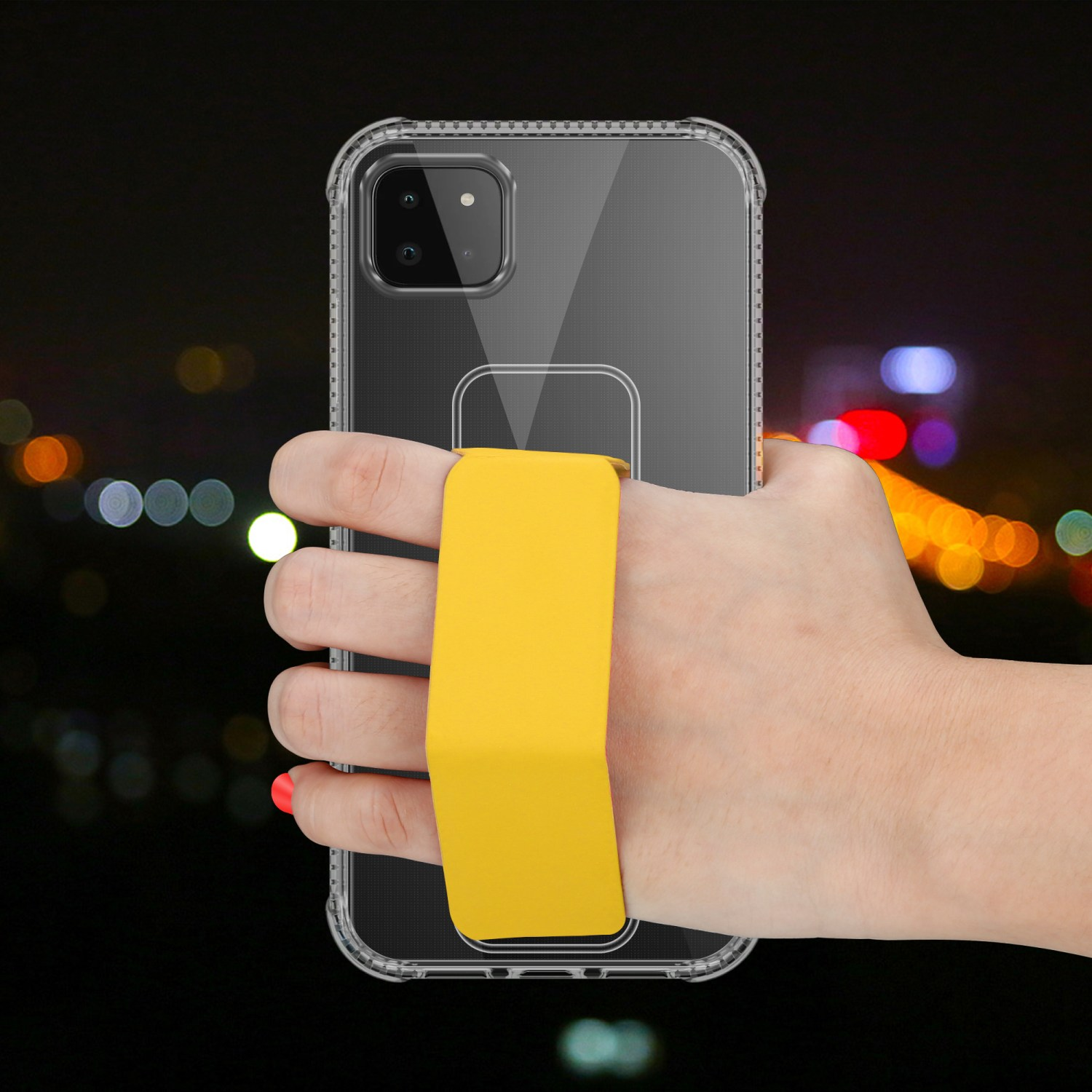 Hand hält Telefon in durchsichtiger Hülle mit gelbem Riemen.