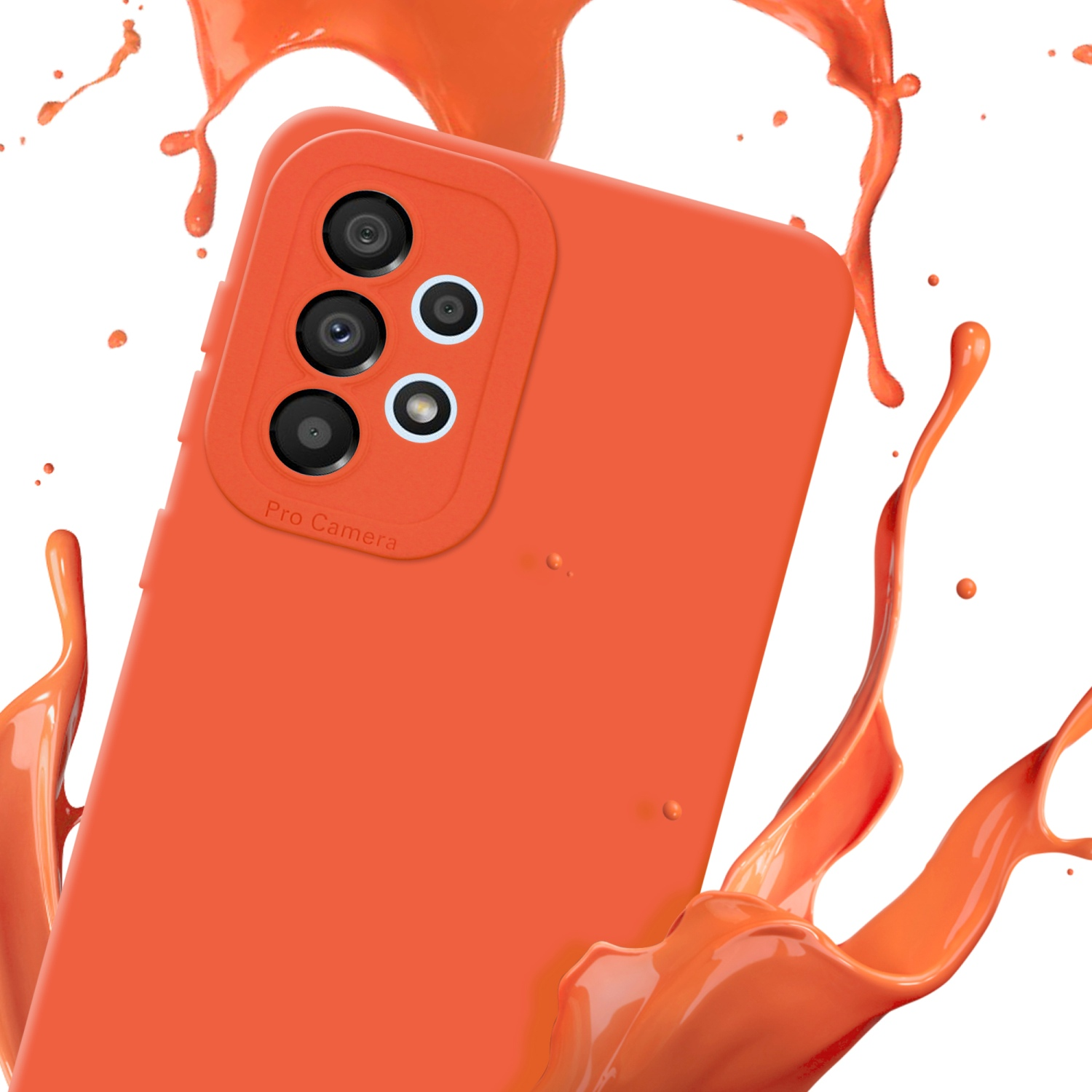 Custodia arancione per telefono con lenti della fotocamera. Schizzo di liquido arancione sullo sfondo.