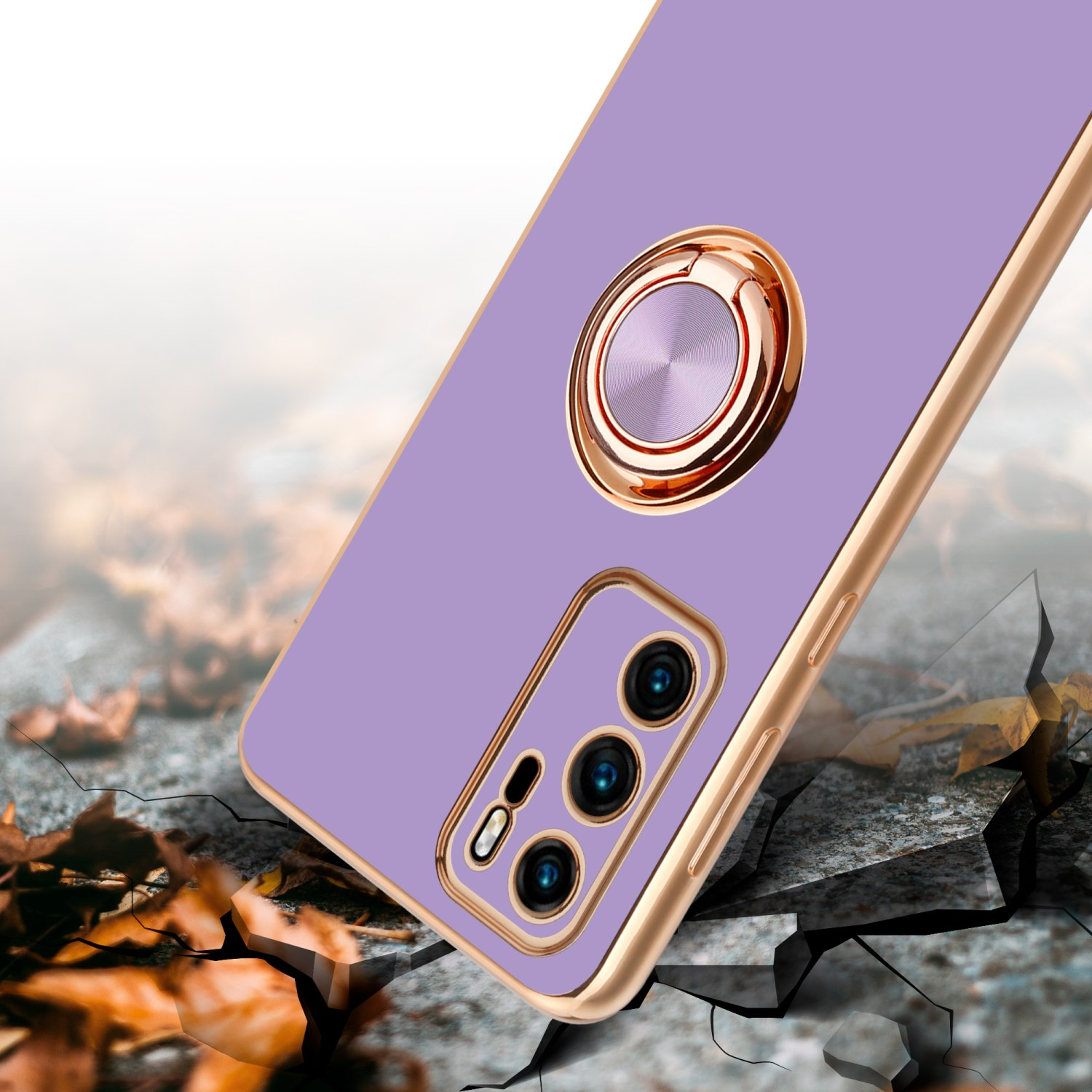 Coque violette avec support d'anneau doré, sur sol fissuré. Module caméra visible.
