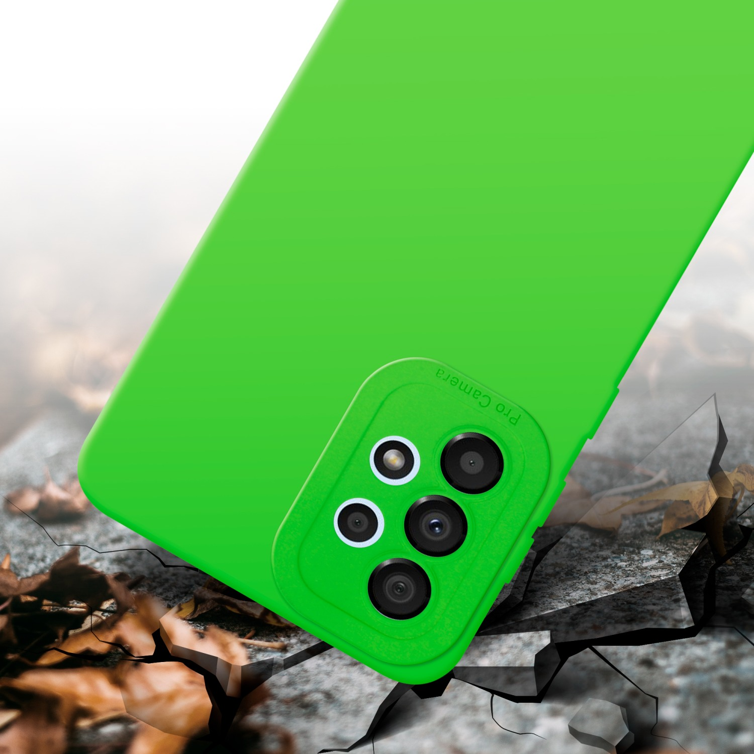 Custodia per telefono verde su superficie incrinata. Il dettaglio Pro Camera è visibile.