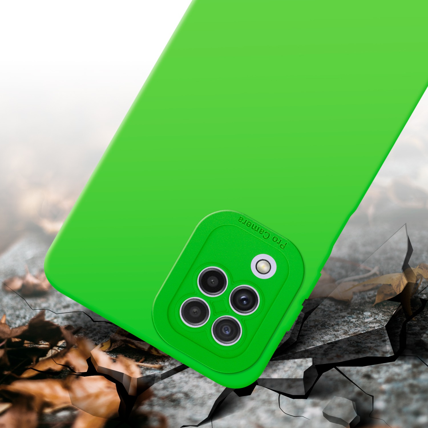 Custodia verde per telefono con fotocamera e sfondo astratto di crepe e foglie.