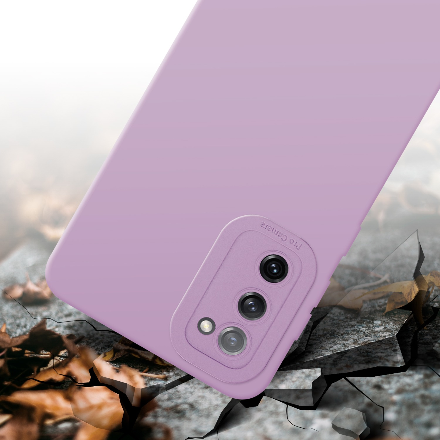 Custodia lilla per telefono su superficie di cemento crepata. Ha un rigonfiamento della fotocamera e un design protettivo.