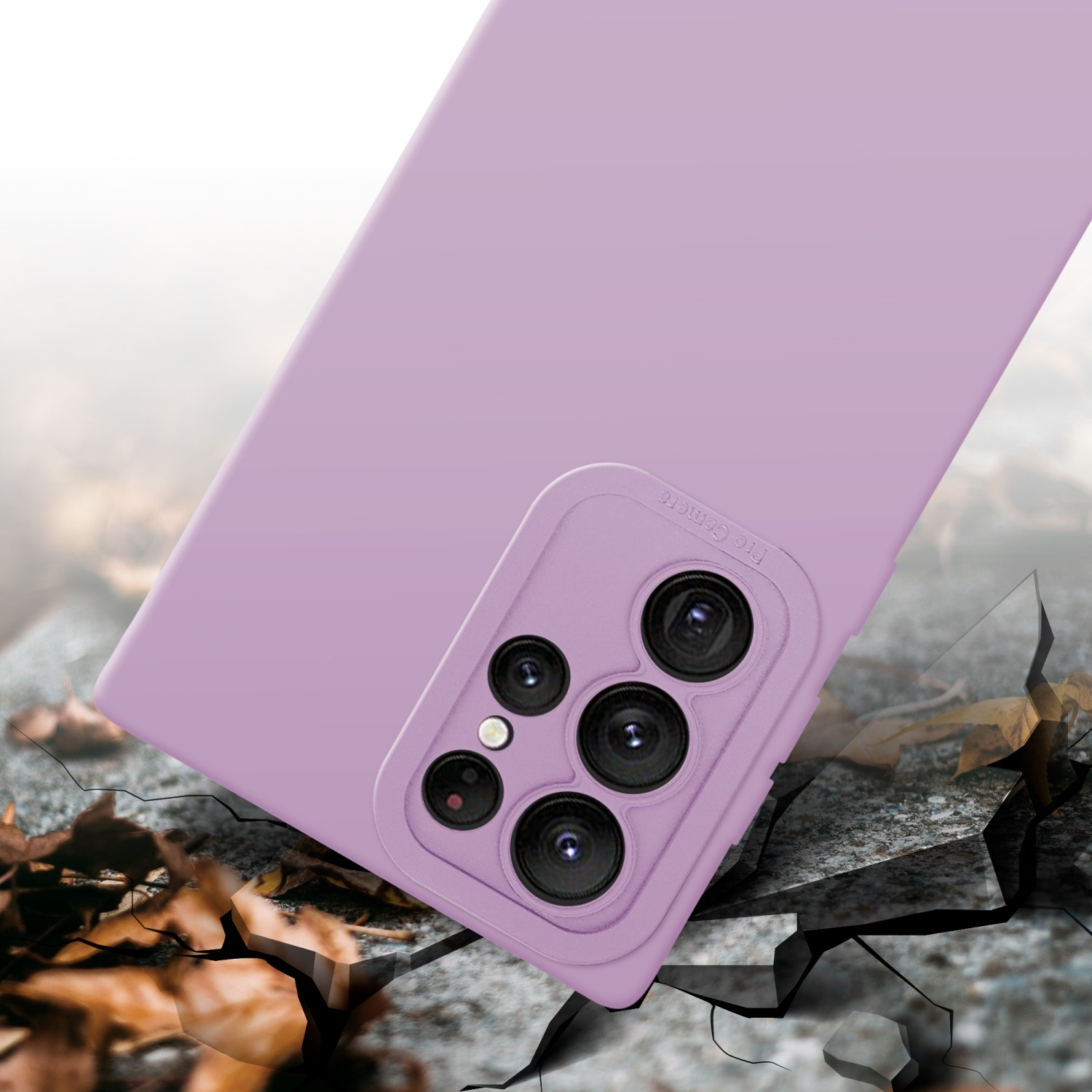 Coque de téléphone lilas posée sur du béton fissuré. La coque a une bosse pour l'appareil photo.