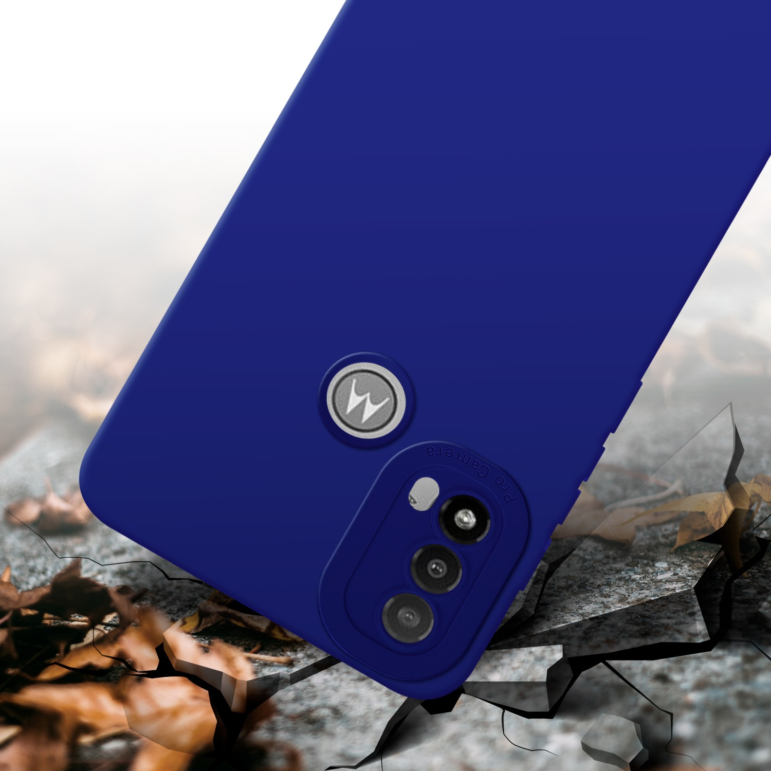 Custodia per telefono blu con logo Motorola, su una superficie di pietra rotta. Primo piano.