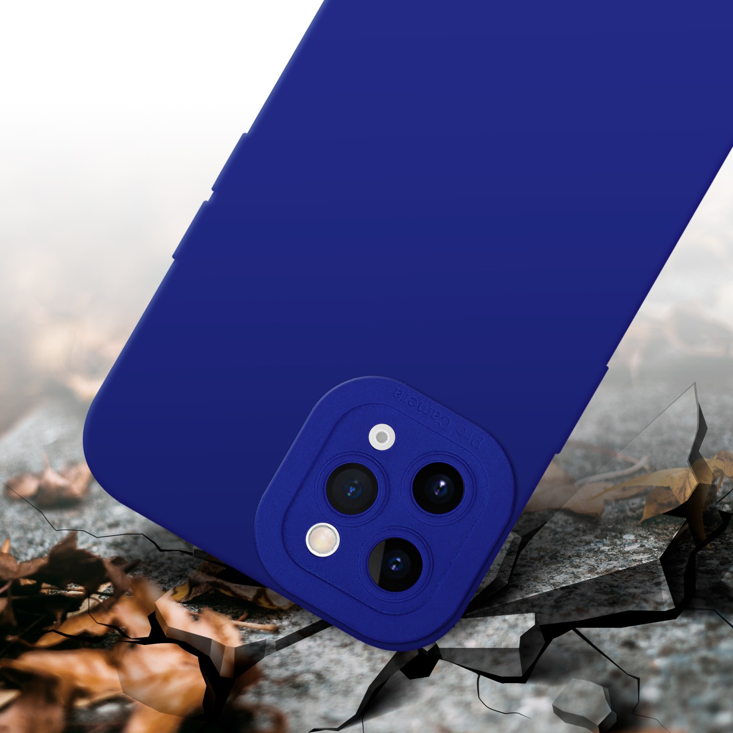Custodia blu scuro per telefono su sfondo di pietra con crepe.