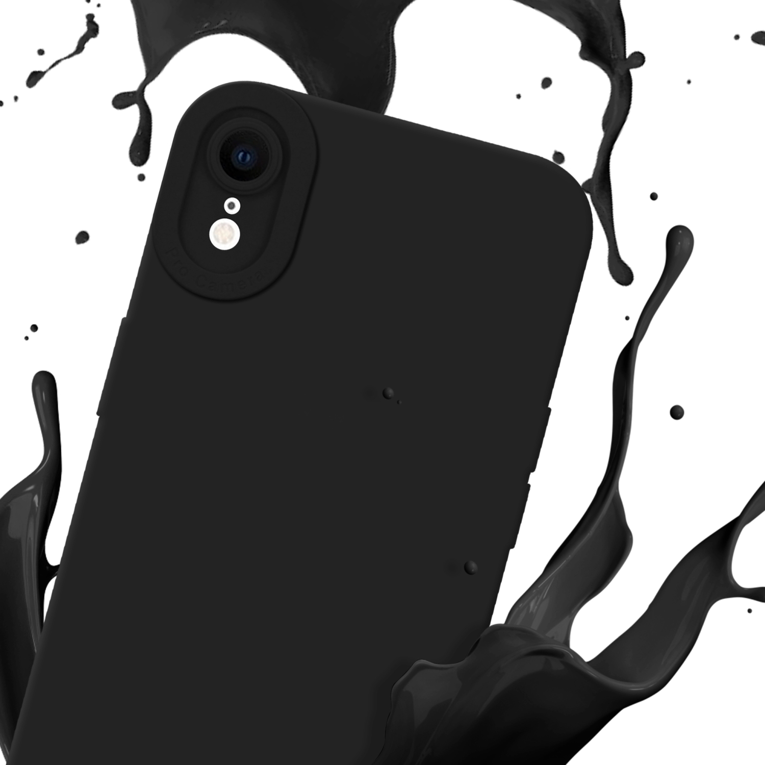 Custodia nera per telefono. Schizzo di liquido nero su sfondo bianco. Fotocamera del telefono visibile.