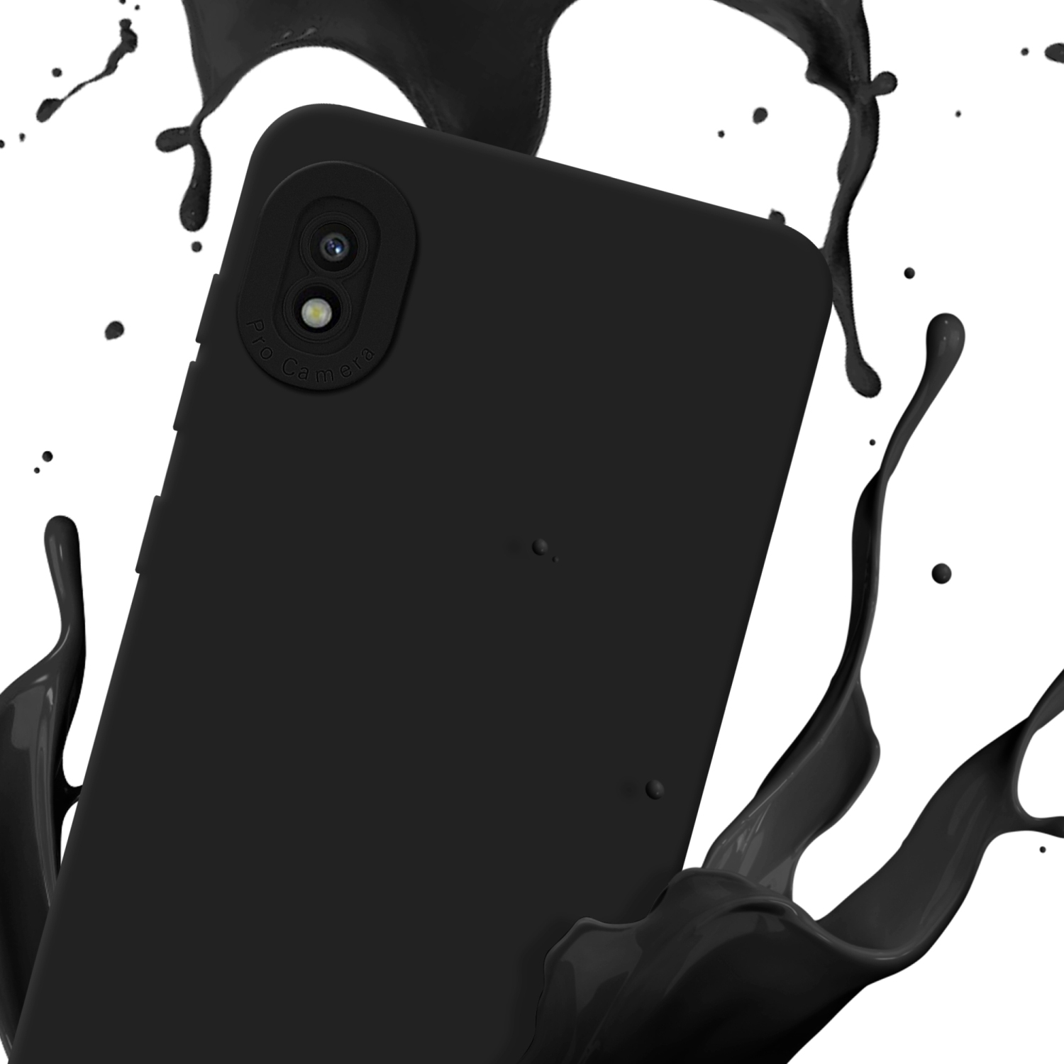 Custodia nera per telefono con fotocamera, spruzzata di liquido nero su sfondo bianco.