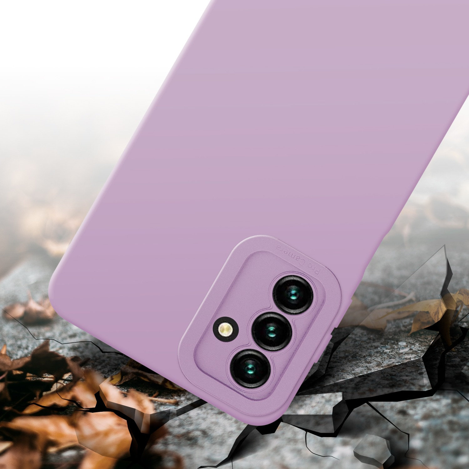 Una custodia per telefono lilla è su una superficie crepata. La custodia ha 3 fori per la fotocamera.