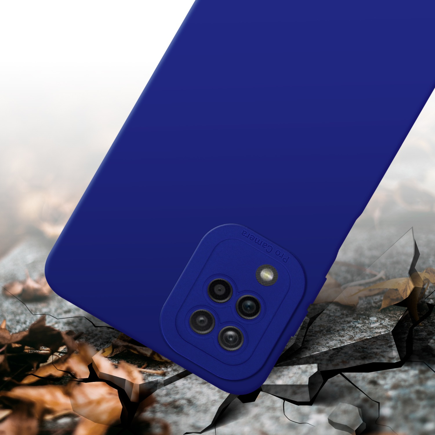 Custodia blu su una superficie con crepe.