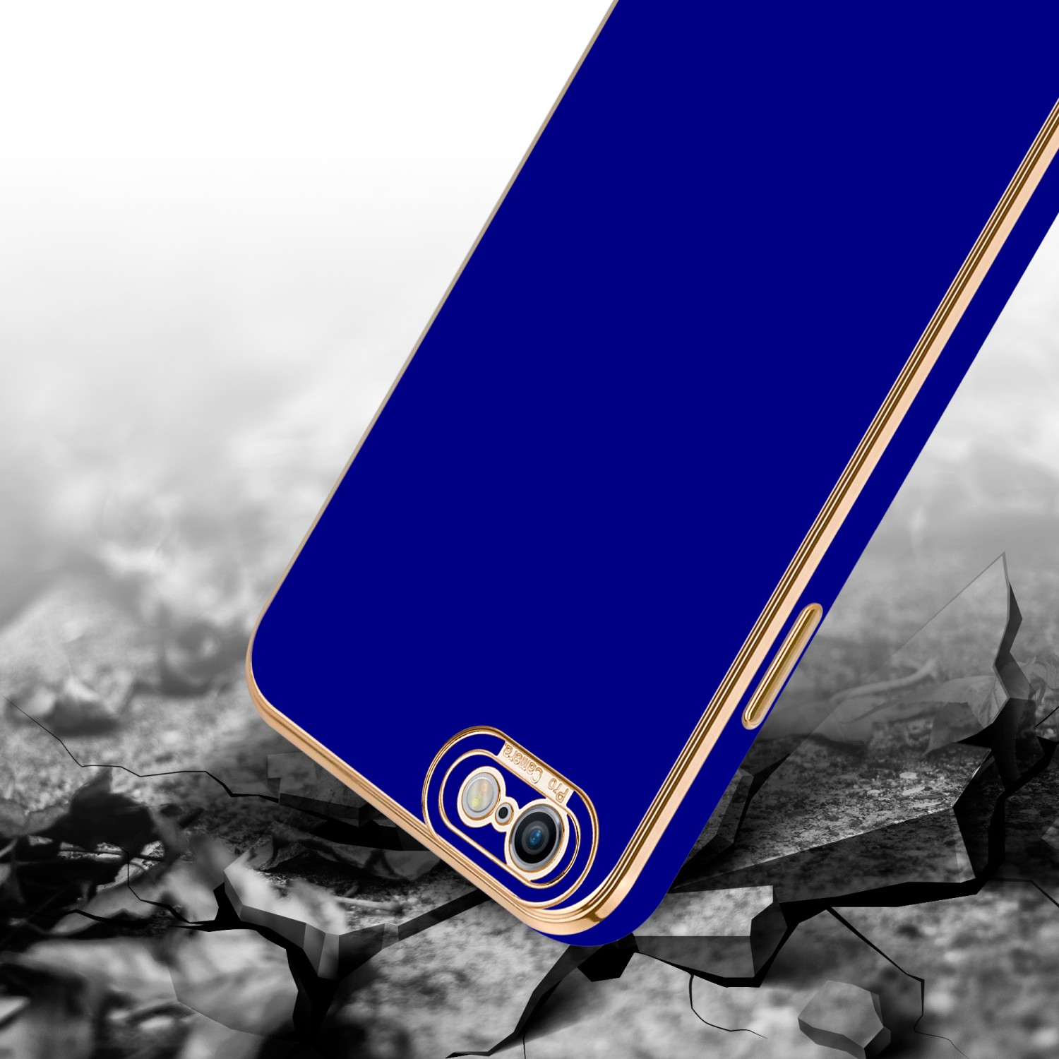 Eine blaue Handyhülle auf einer rissigen Oberfläche, mit goldenem Rahmen.