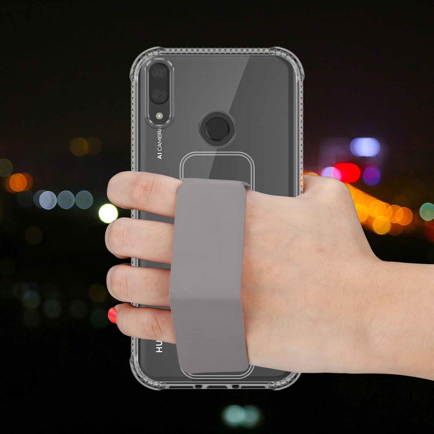 Hand hält Telefon in klarer Hülle mit grauem Griff, Nacht Hintergrund.
