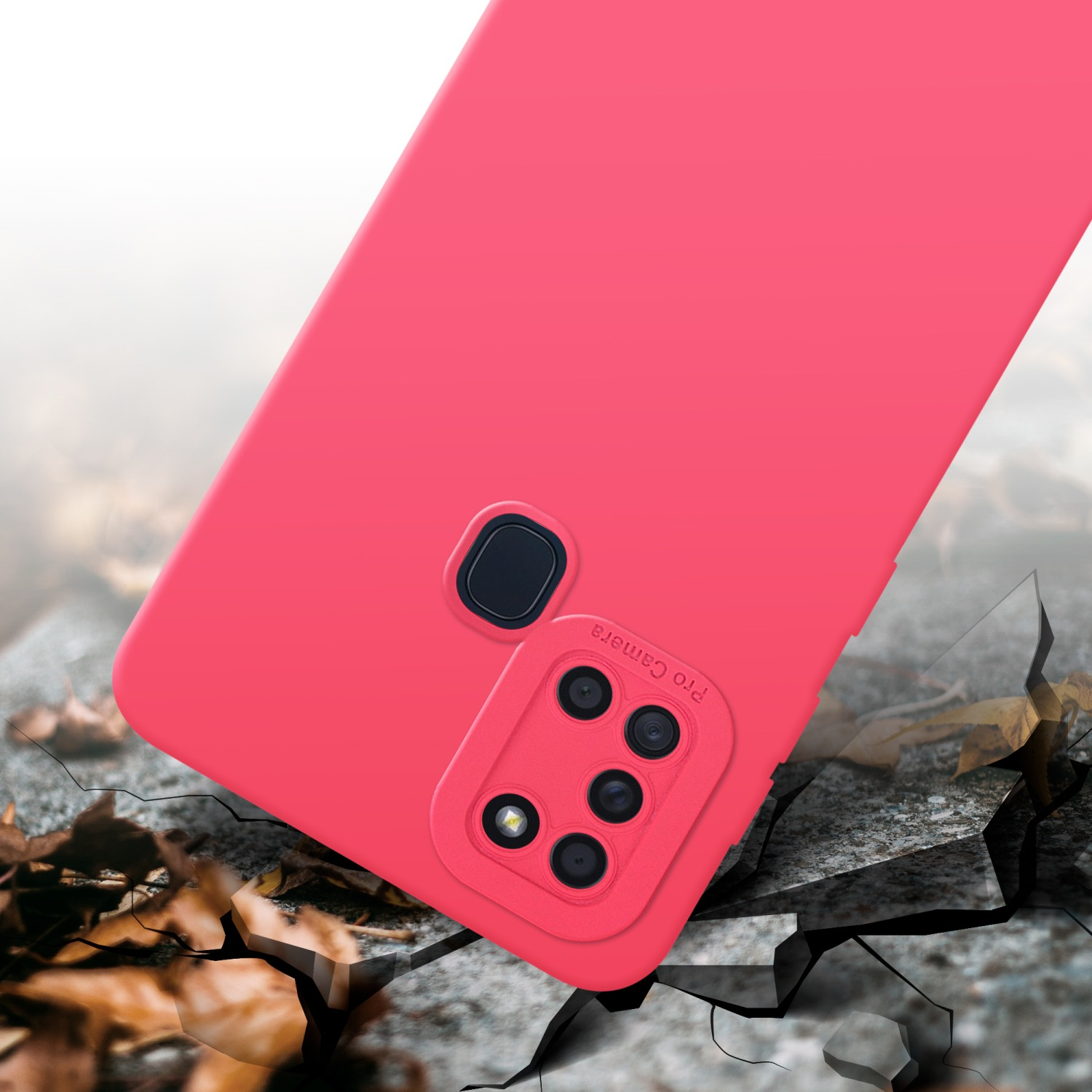Une coque de téléphone rouge sur une surface fissurée. La coque a plusieurs caméras.