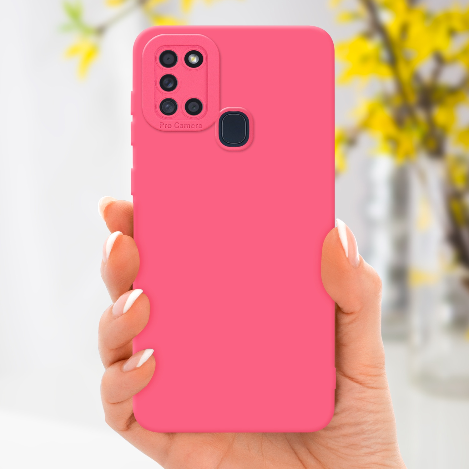 Coque de téléphone rose tenue par une main. Dispose d'une configuration de caméra pro et d'un bouton.