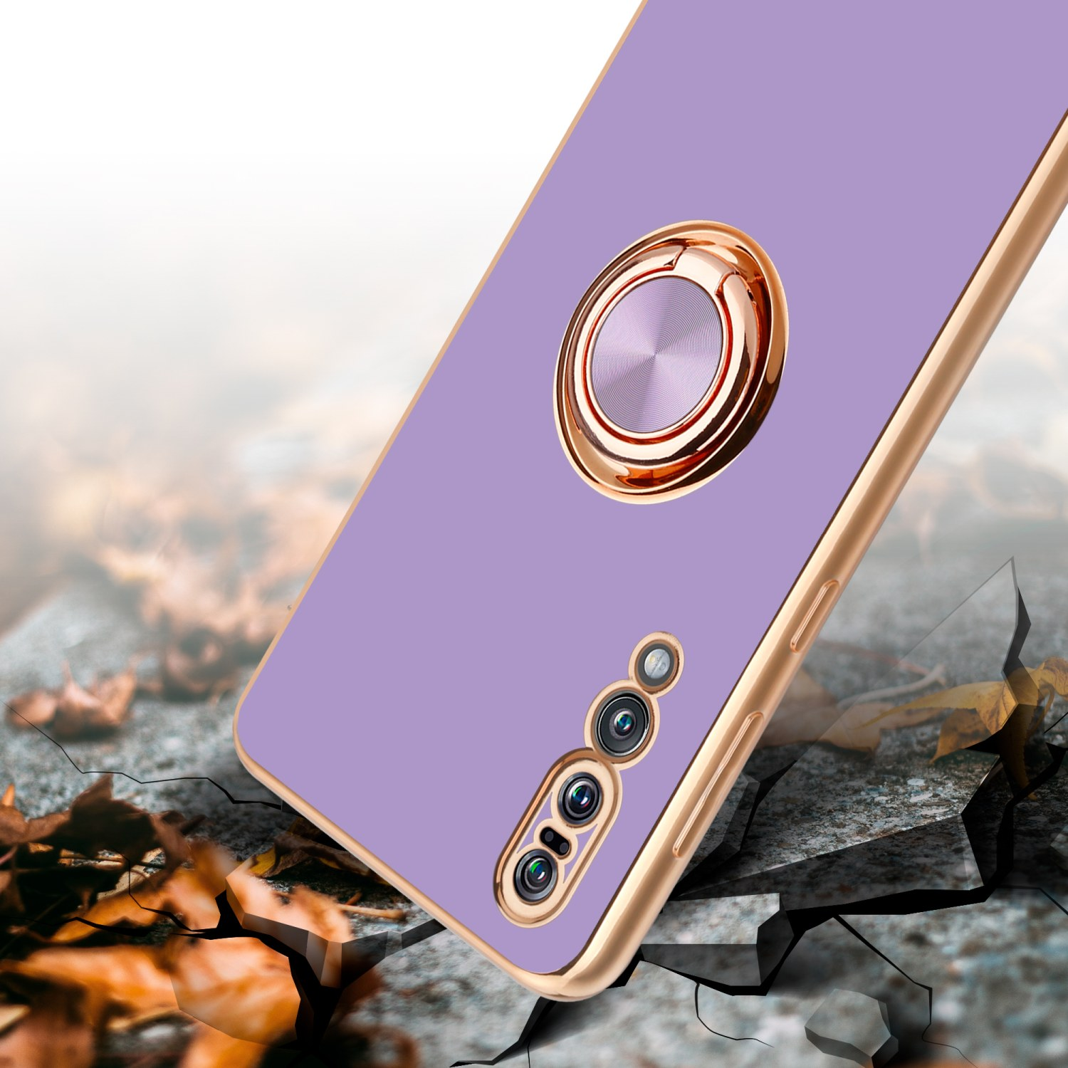 Eine lilafarbene Handyhülle mit goldenem Ring und Kamera. Das Telefon liegt auf einer zerbrochenen Oberfläche.