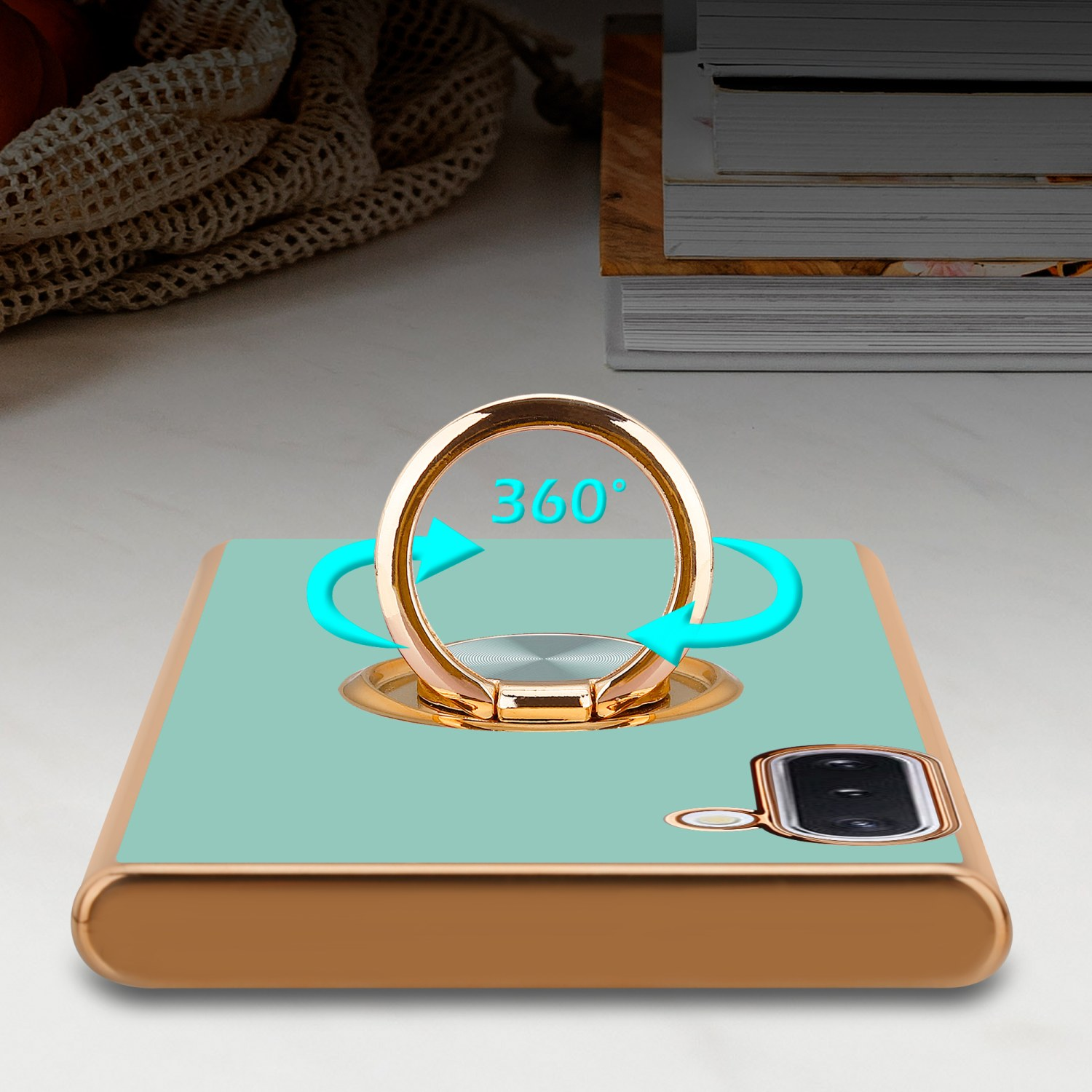 Una custodia per telefono con un portaanello. Un anello dorato ruota attorno al telefono. Frecce blu.