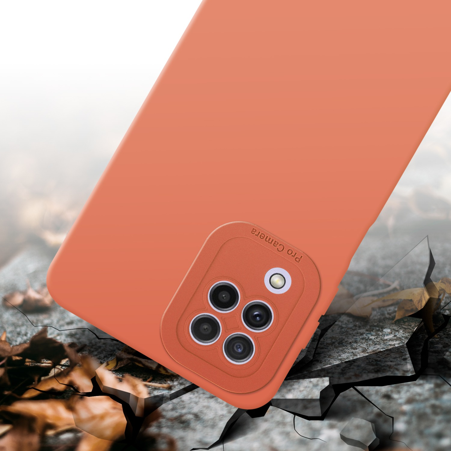 Une coque de téléphone orange repose sur une surface fissurée. L'arrière-plan est flou.