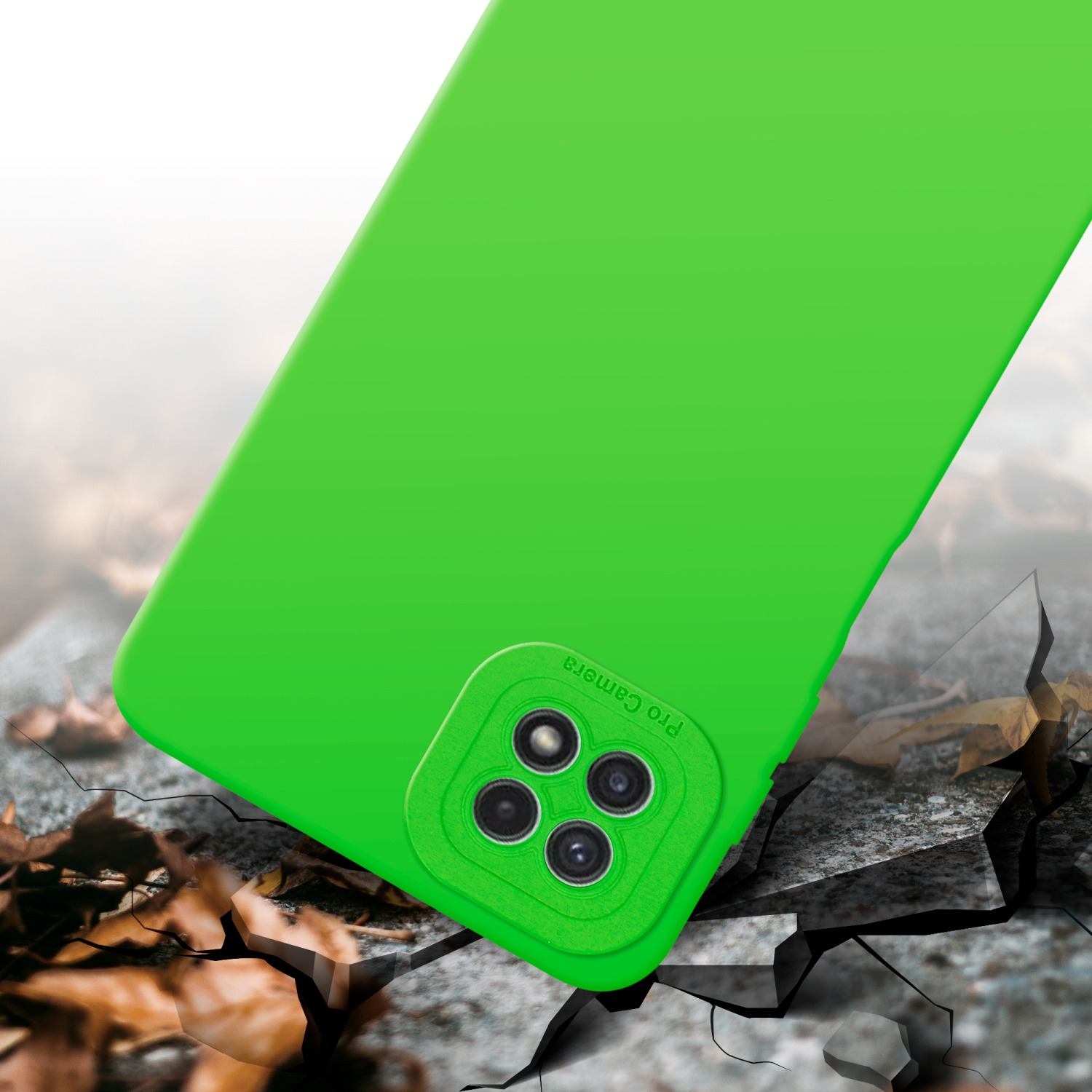 Coque de téléphone verte sur sol fissuré avec effet flou.