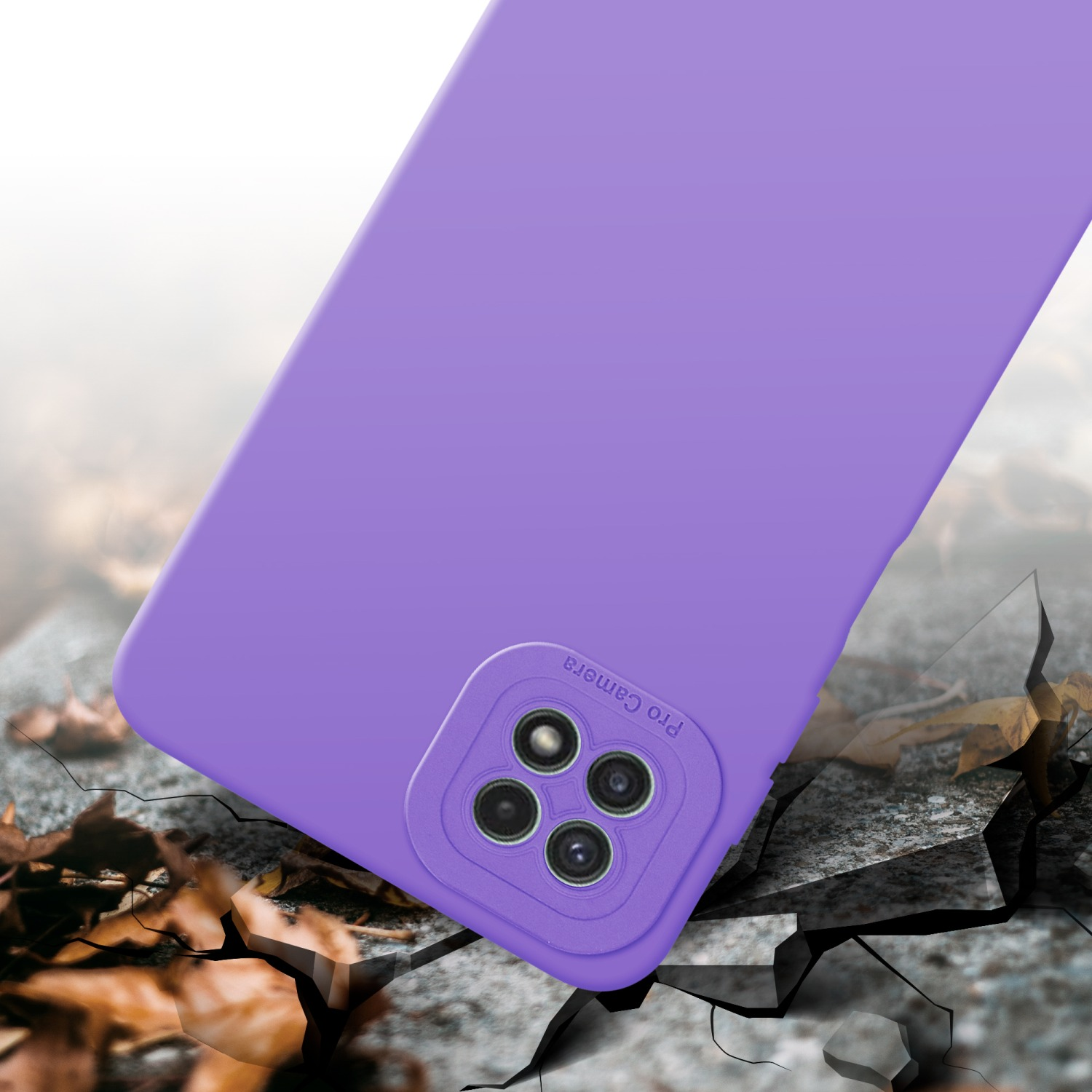 Coque de téléphone violette posée sur une surface fissurée.